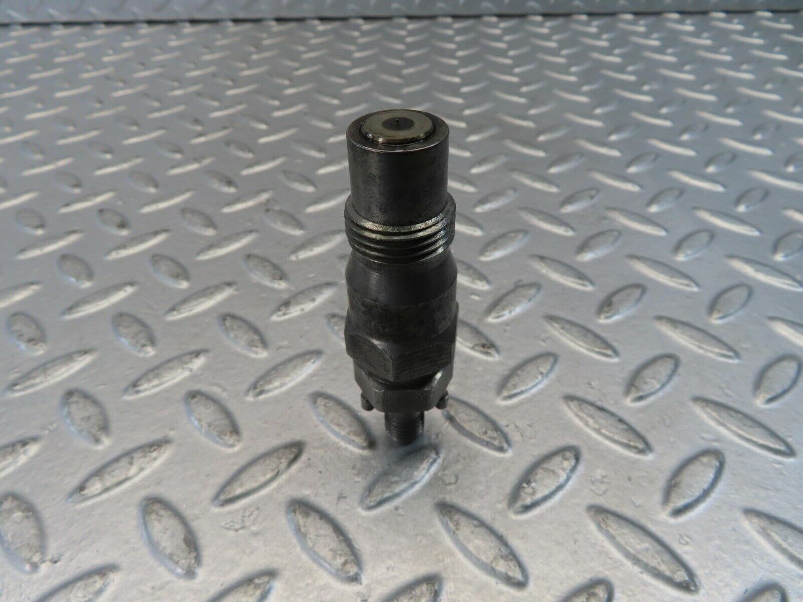 10984 Mercedes-Benz W115 220D Fuel Injector Bosch KCA30sd27/4