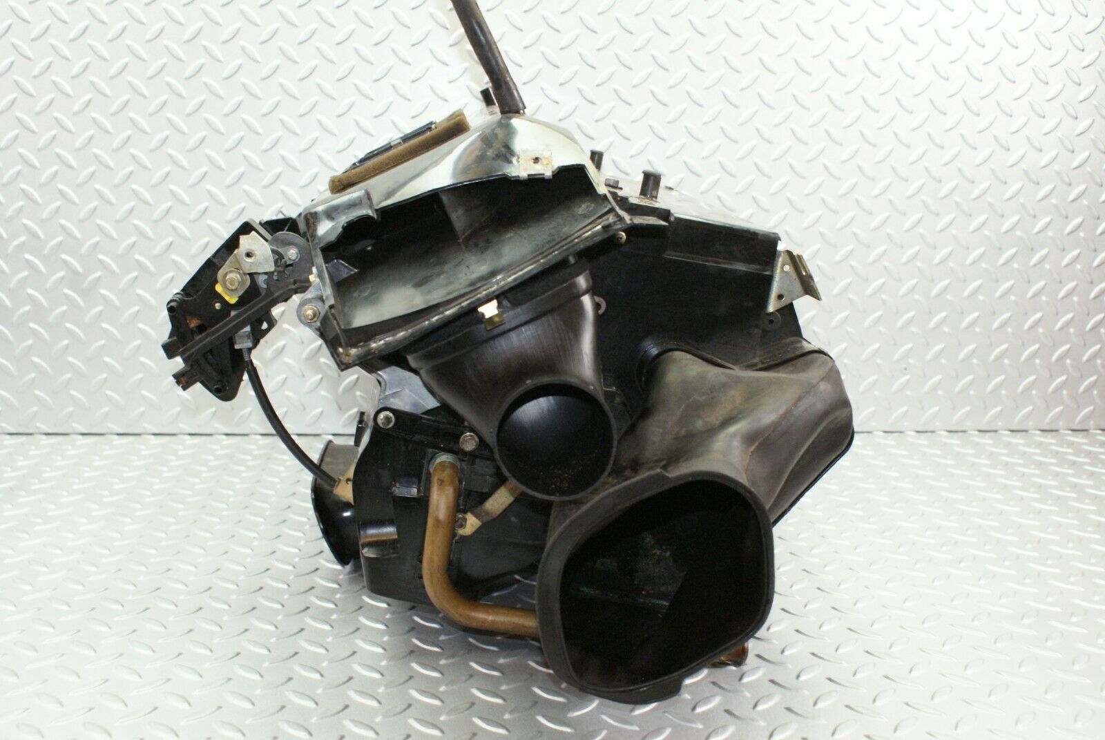 2667 Mercedes-Benz W116 350SE Heater Box Blower Housing