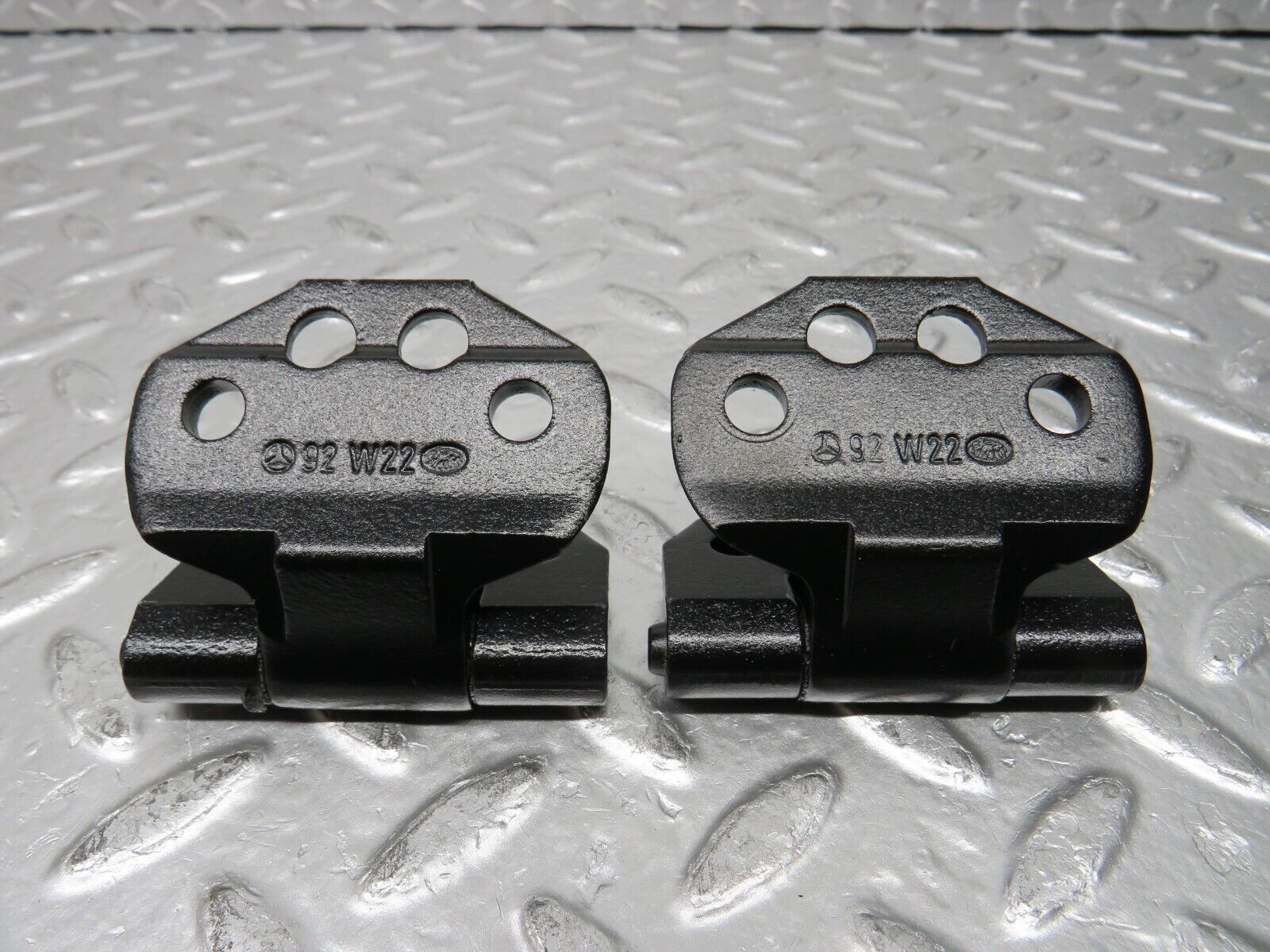 30391 Mercedes-Benz W124 230E Right Door Hinge Pair