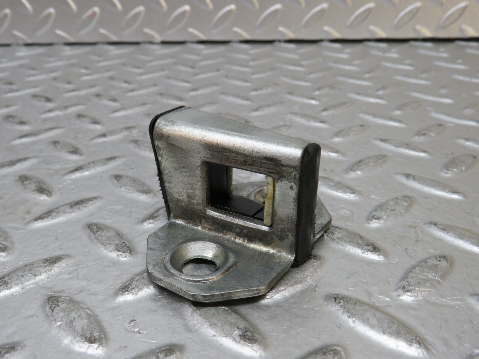 27745 Mercedes-Benz S124 300TE Wagon Door Lock Latch
