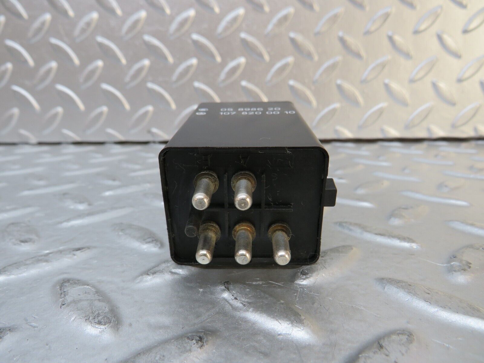 29834 Mercedes-Benz W123 230E Rear Heated Window Relay 1078200010