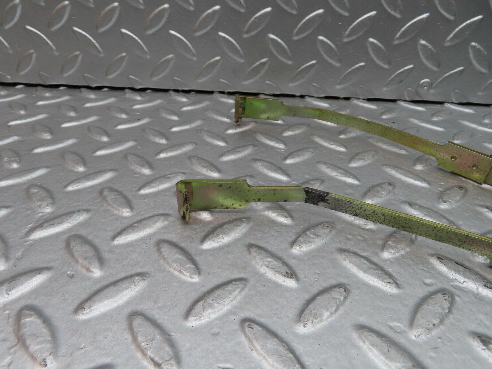 21333 Mercedes-Benz W123 230E Heater Box Holder Strap