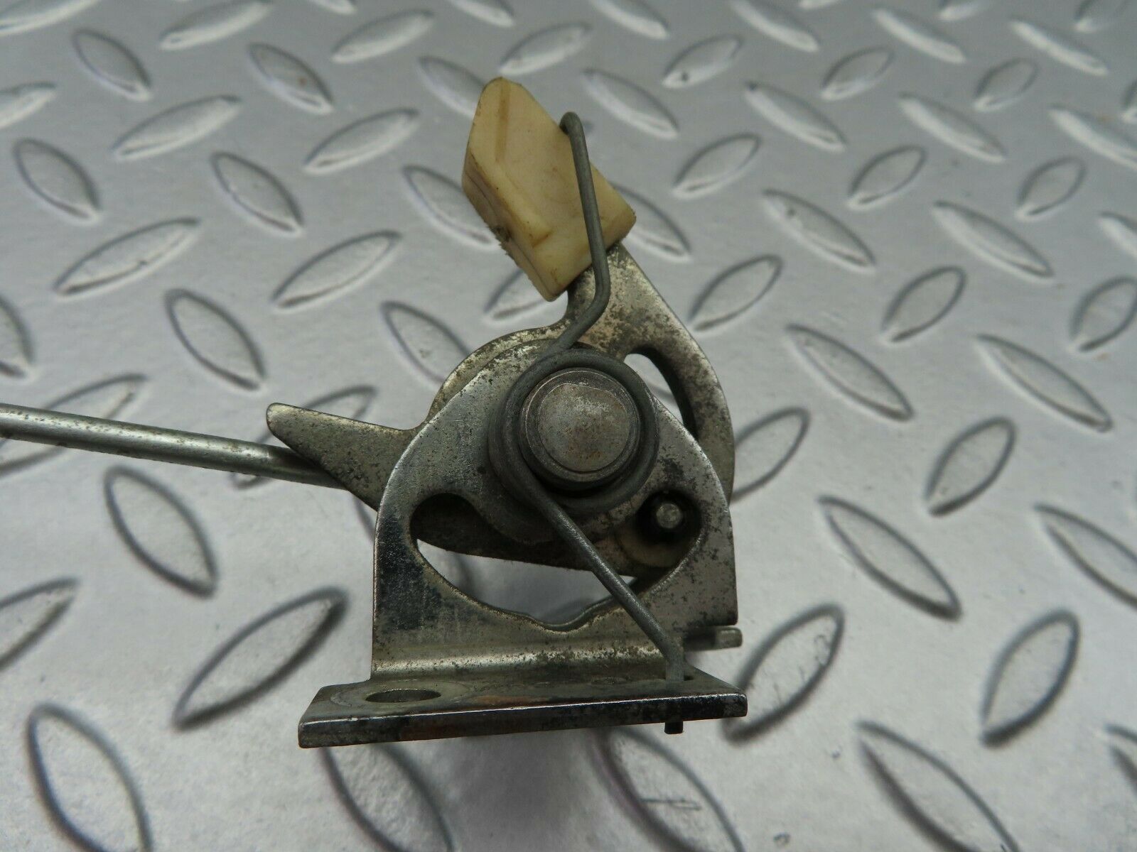 6645 Mercedes-Benz S124 E220 Wagon Rear Seat Bench Locking Mechanism Lock Left