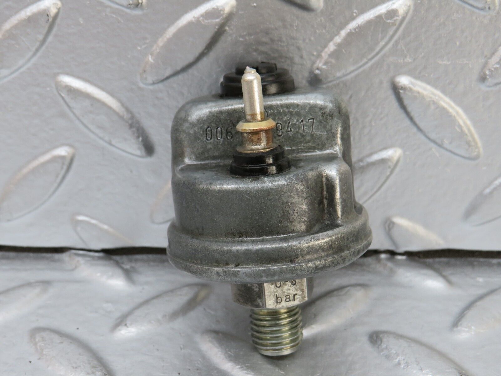 25780 Mercedes-Benz W124 280E Oil Pressure Sensor 0065429417