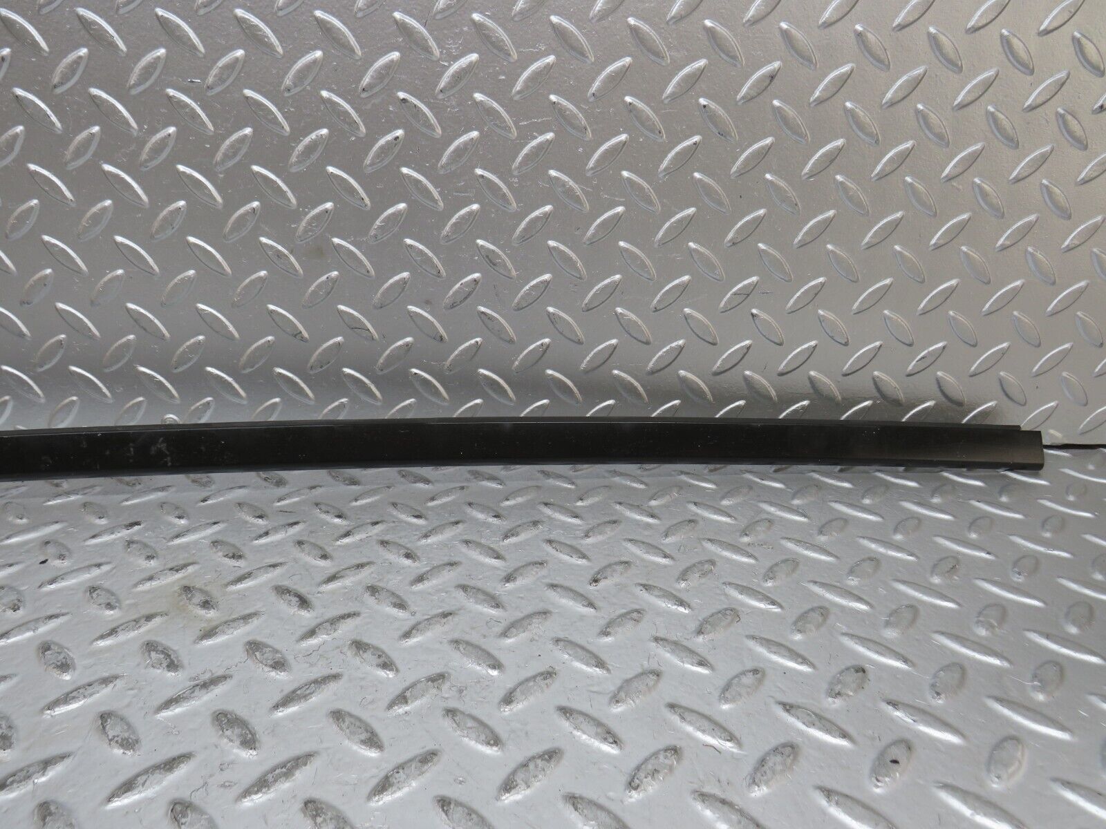 27757 Mercedes-Benz S124 300TE Wagon Roof Moulding Trim