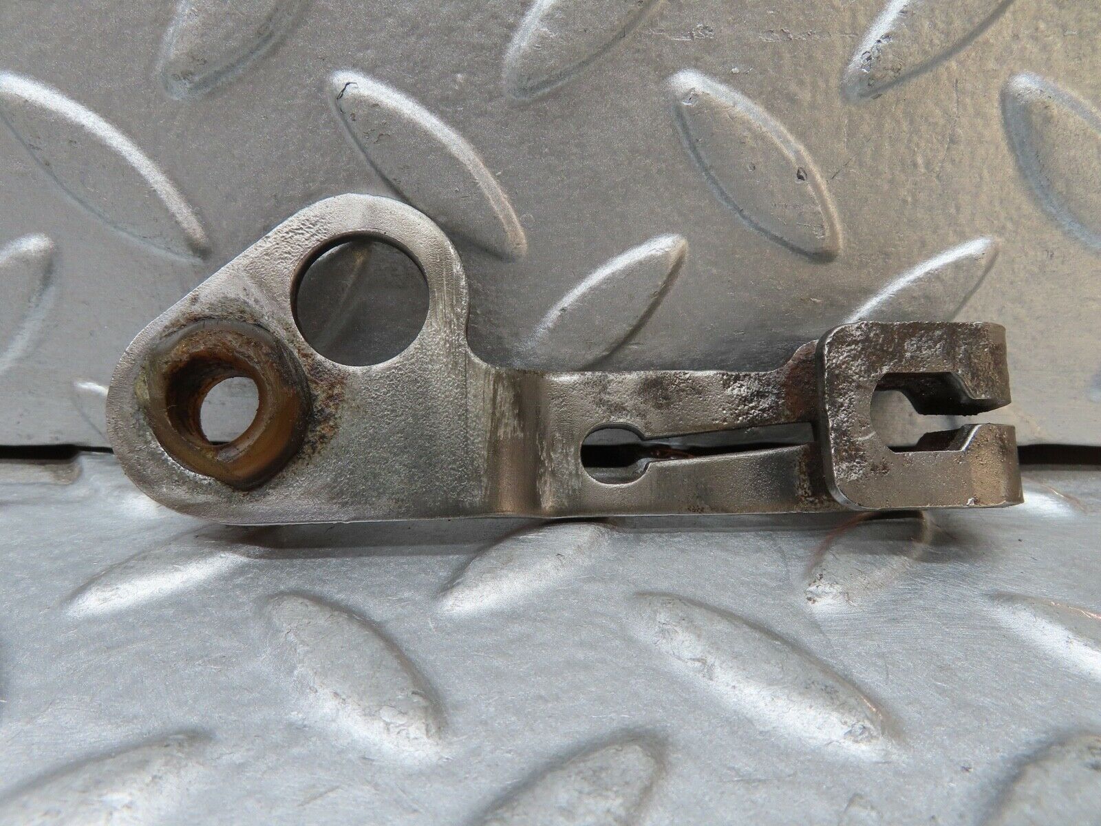 17499 Mercedes-Benz C123 280CE Coupe Gearbox Linkage Bracket