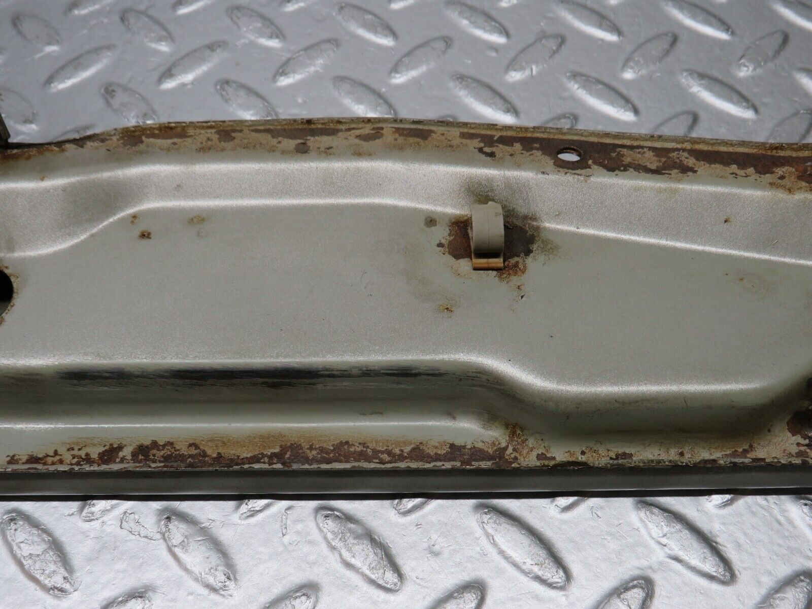 39440 Mercedes-Benz R129 320SL Coupe Bonnet Lock Carrier Panel 2105844217