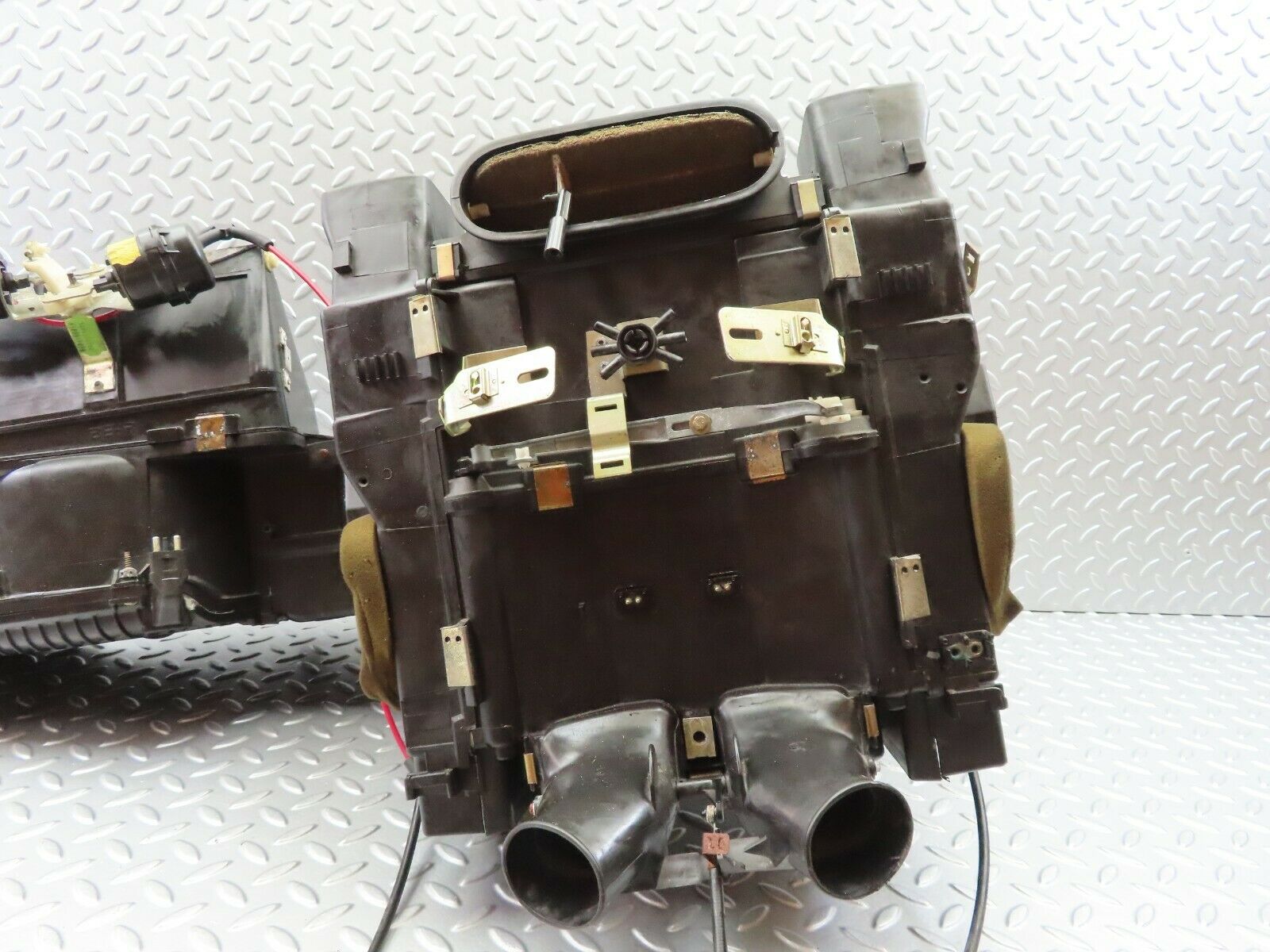 6410 Mercedes-Benz W126 380SE Heater Box Blower Housing