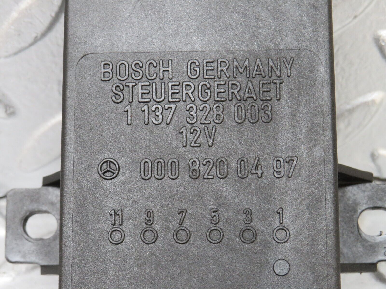 34401 Mercedes-Benz C126 380SEC Coupe Seat Belt Presenter Relay 1137328003