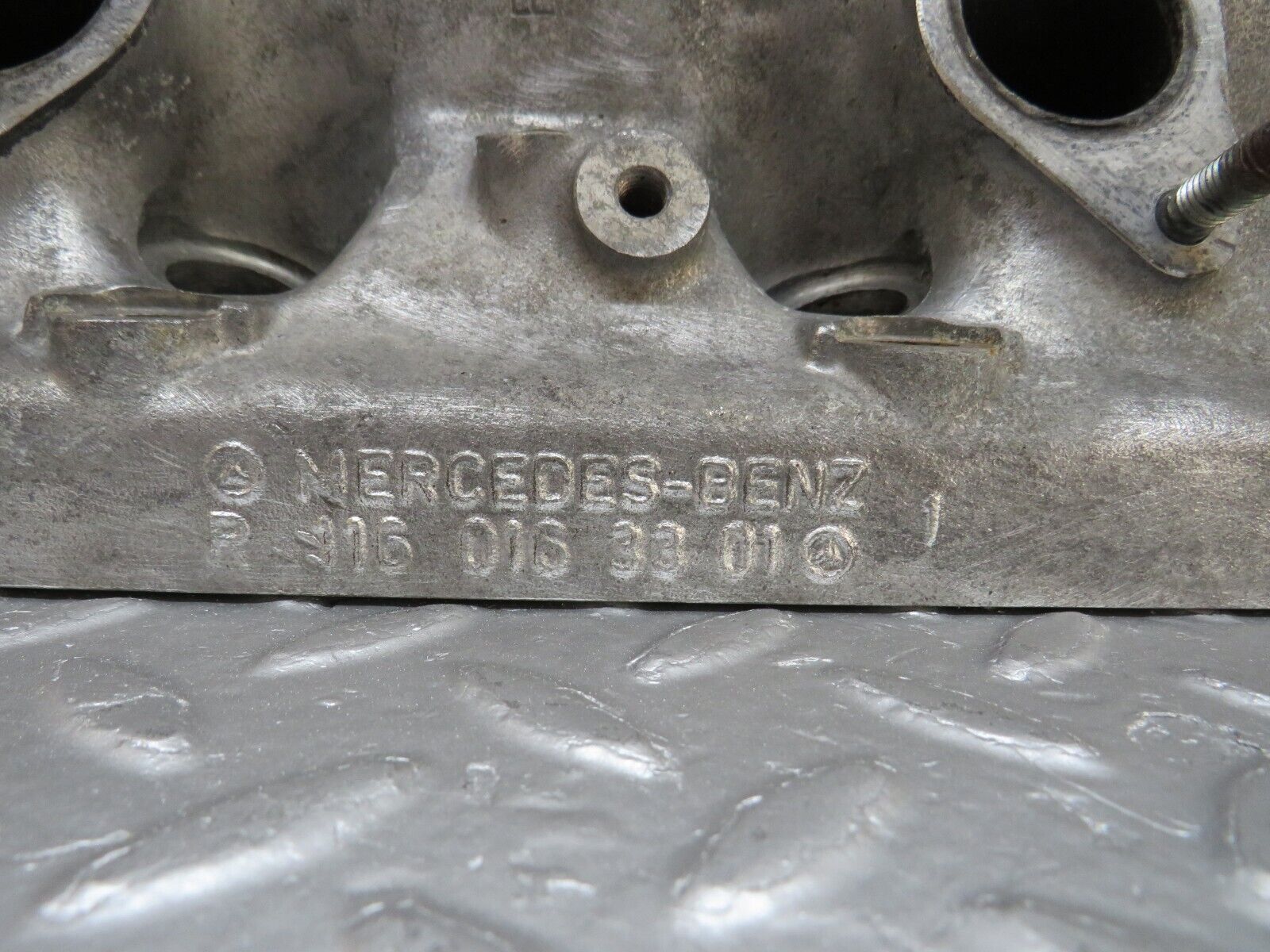 34540 Mercedes-Benz C126 380SEC Coupe Cylinder Head Left Side 1160163301