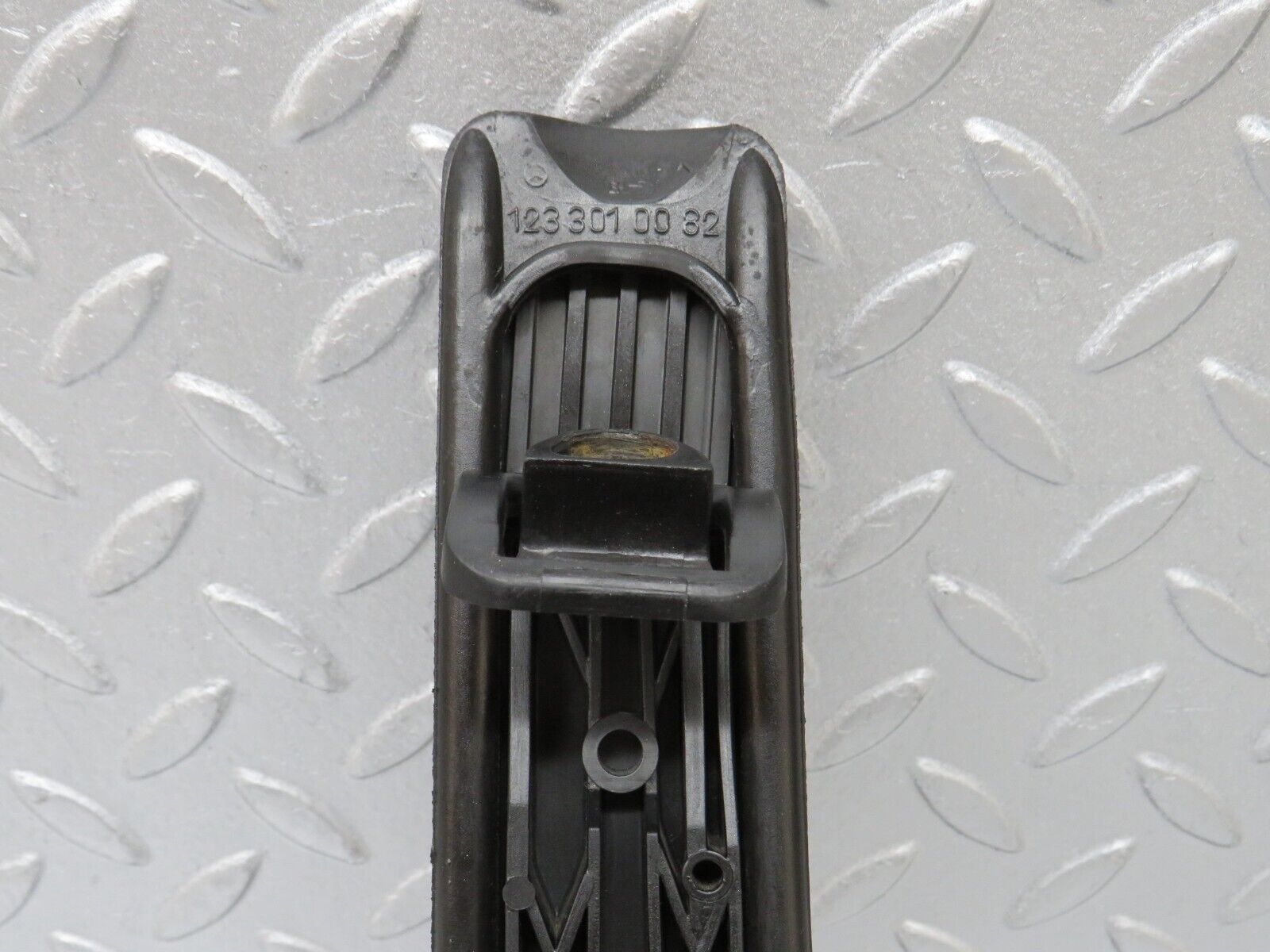 36100 Mercedes-Benz W126 420SE Accelerator Pedal With Rubber 1263000504 1233010082