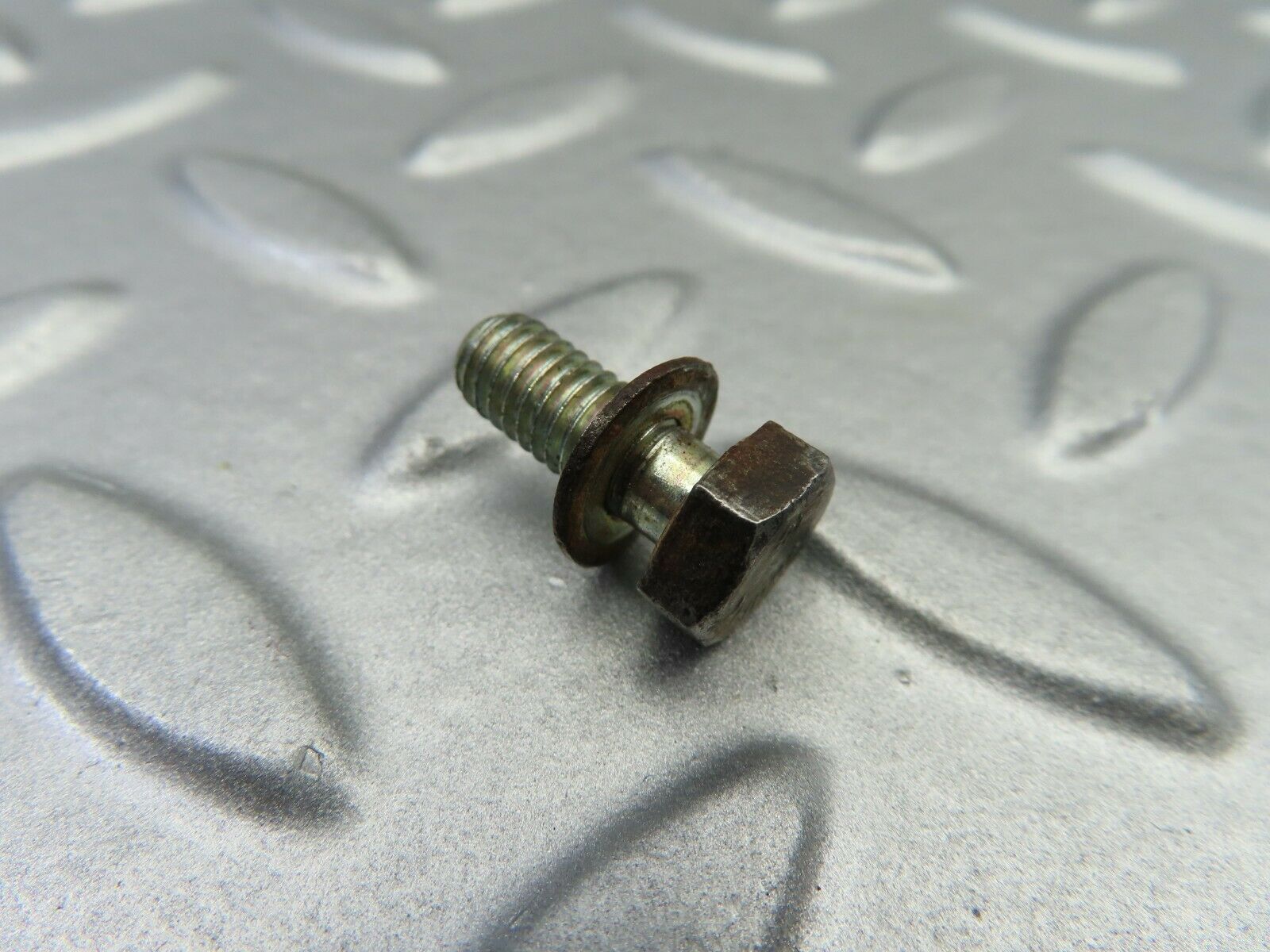 7098 Mercedes-Benz C107 350SLC Coupe Fuel Injector Bracket