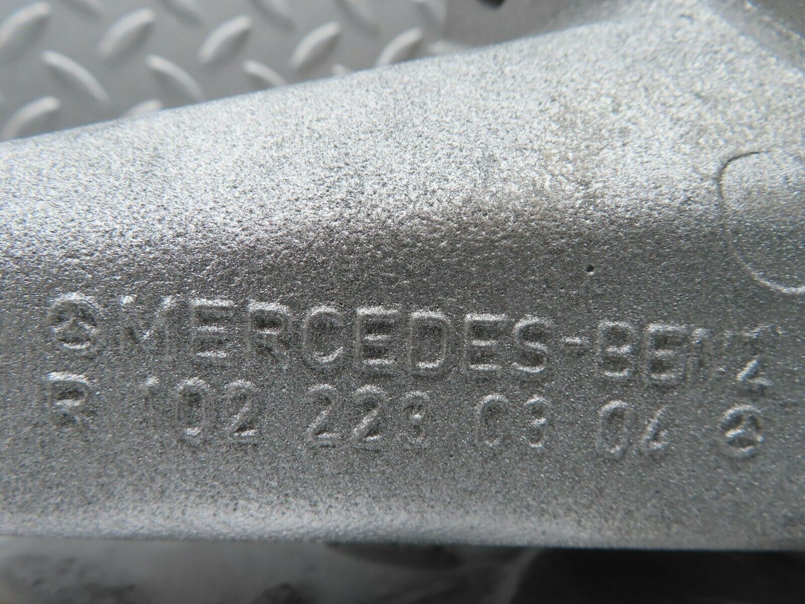 15264 Mercedes-Benz W123 230E Engine Mount Bracket 1022230304