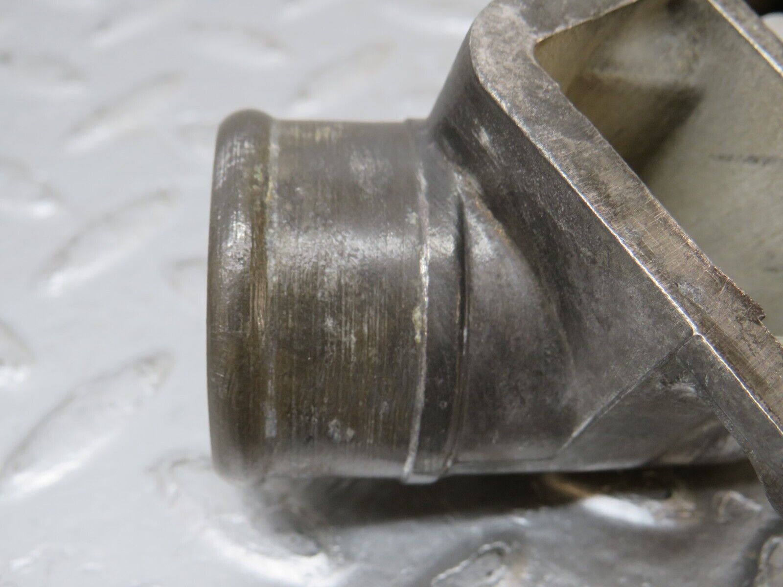 34489 Mercedes-Benz C126 380SEC Water Pump Flange 1172010103