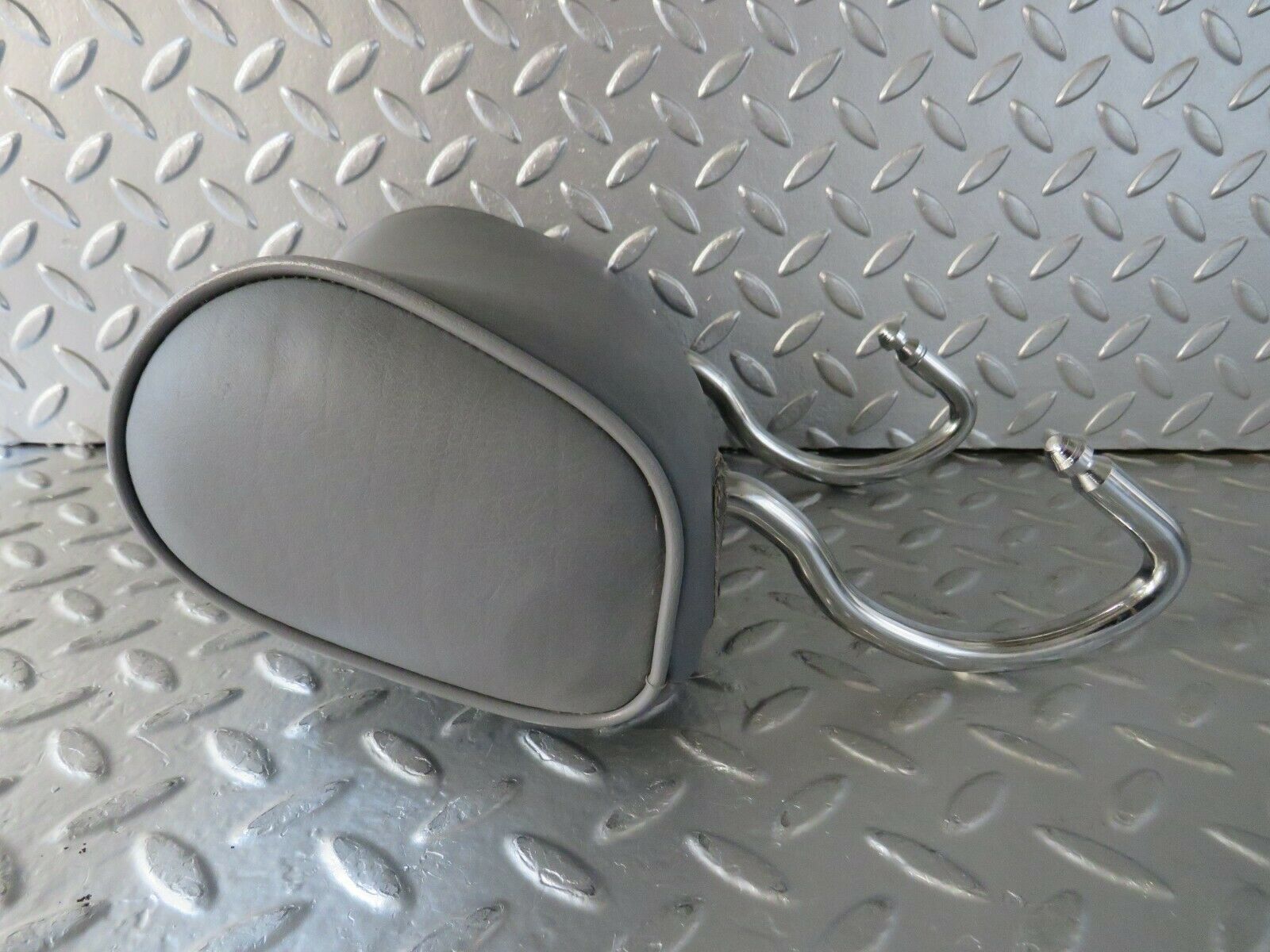 22509 Mercedes-Benz C124 E220 Coupe Coupe Rear Headrest Grey Leather