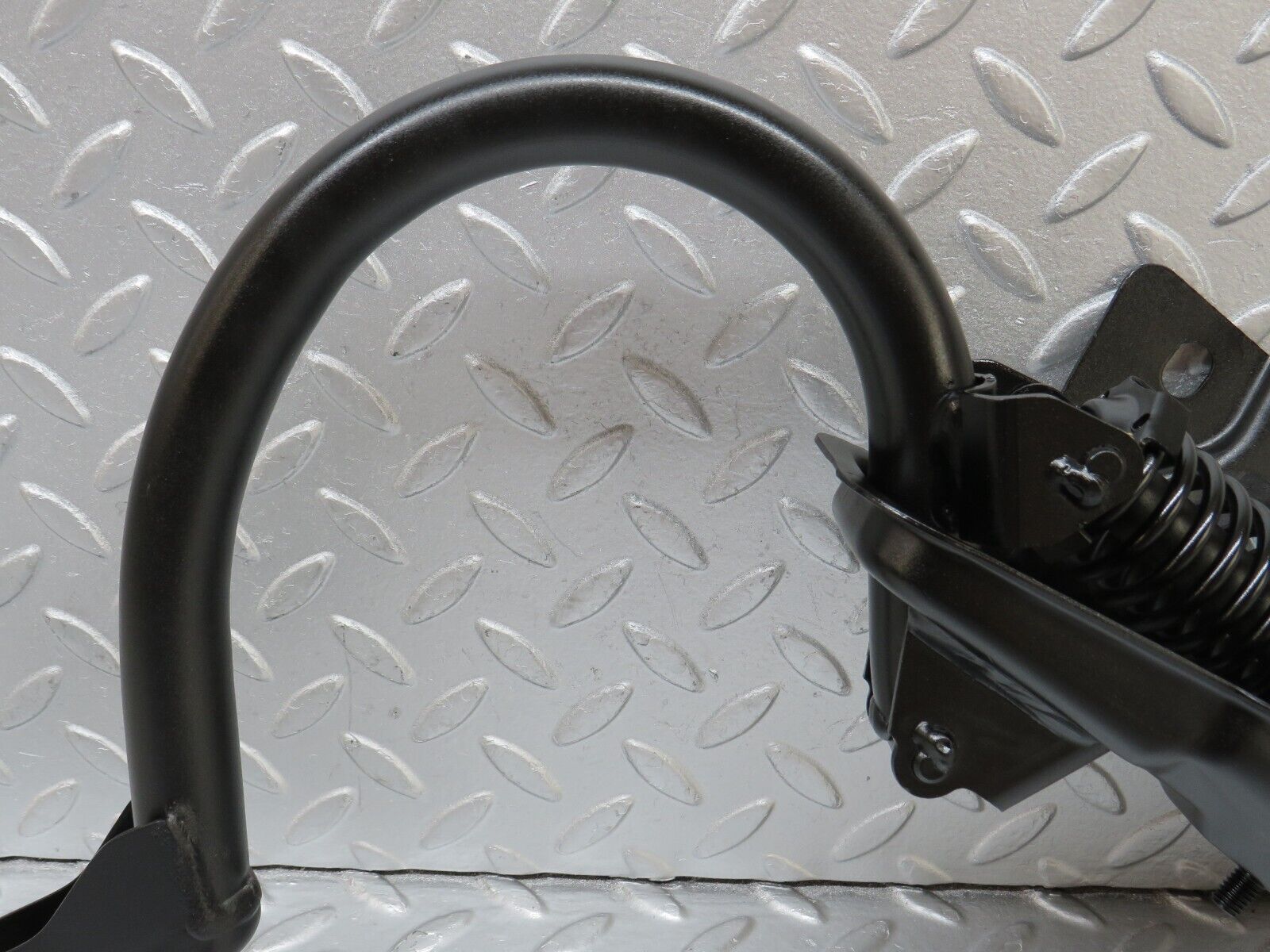 36369 Mercedes-Benz W126 420SE Trunk Lid Hinge Right Side