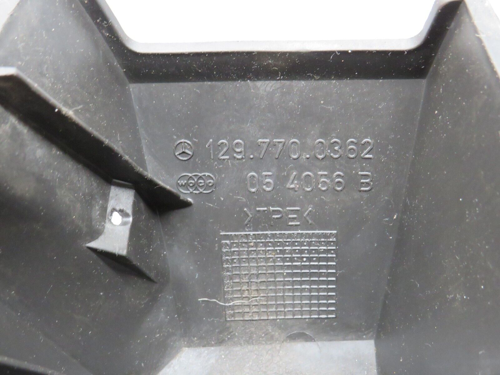 39400 Mercedes-Benz R129 320SL Coupe Roof Folding Lift Cylinder Cover L 1297700362