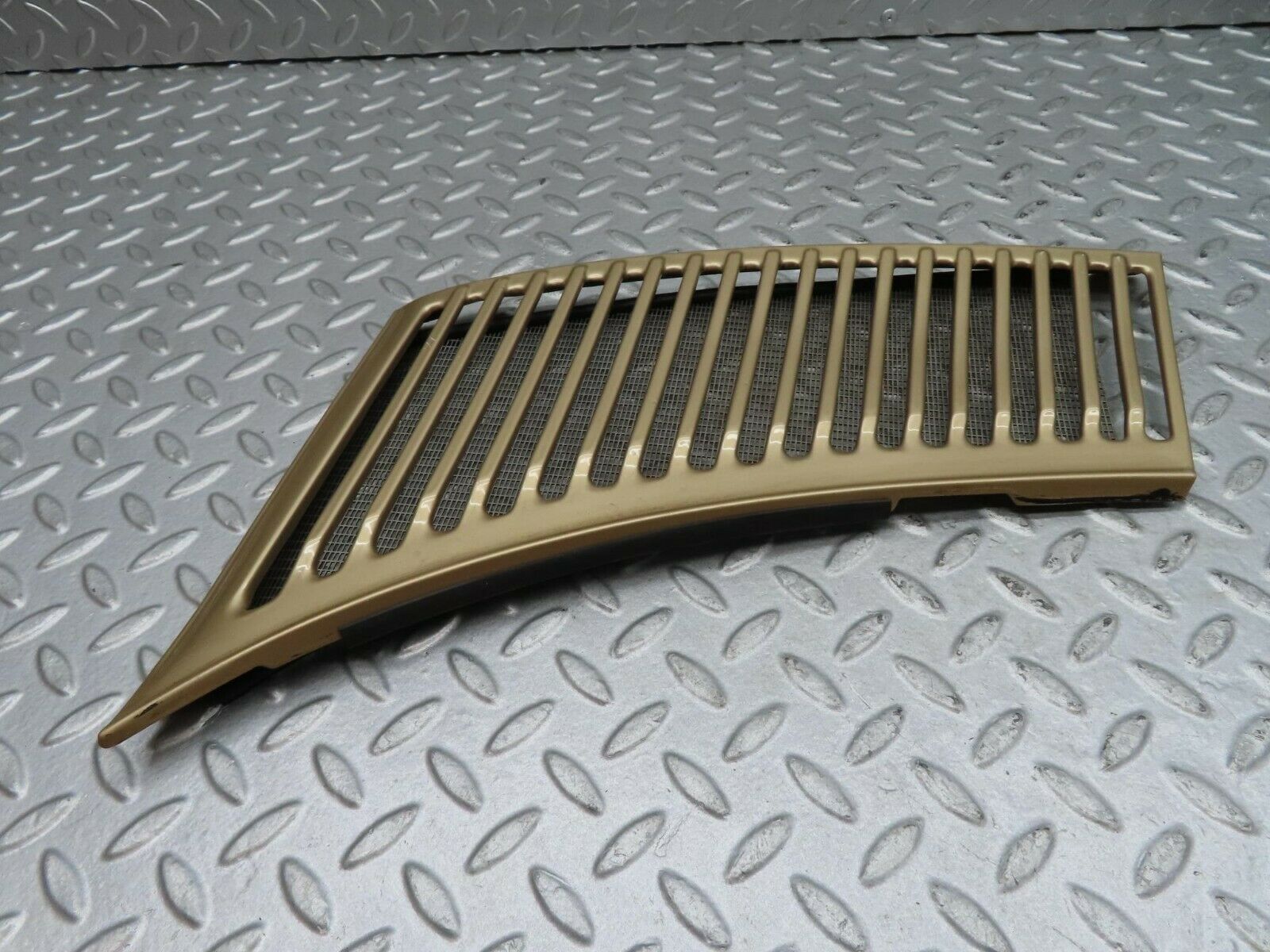 16584 Mercedes-Benz C107 380SLC Air Intake Grill Left Side