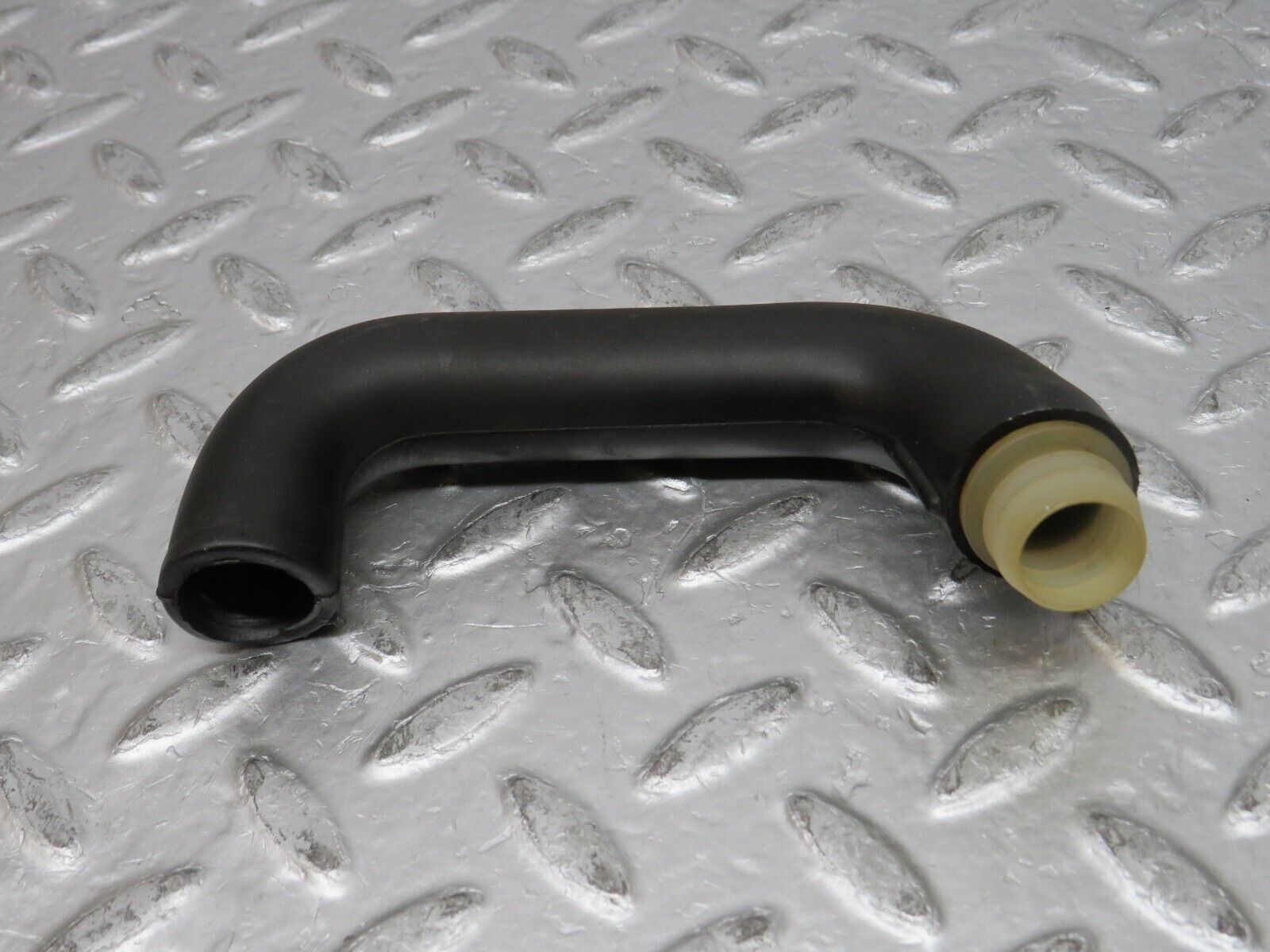 31790 Mercedes-Benz W201 190LE 1.8L Crankcase Breather Pipe 1020944882