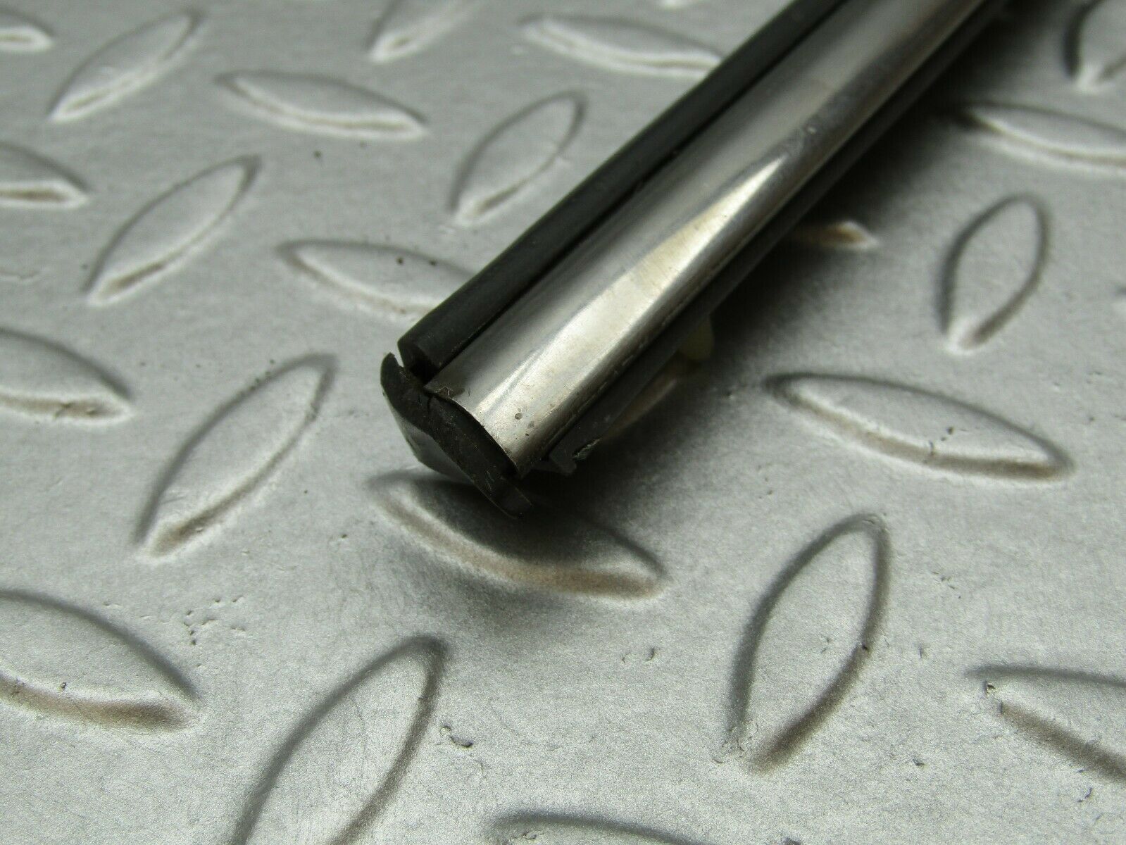 3336 Mercedes-Benz W115 220D Centre Door Chrome Trim Rear Left