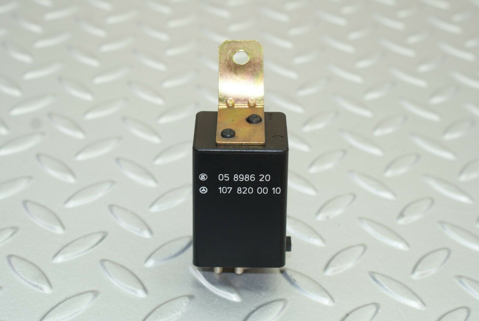 2787 Mercedes-Benz C123 280CE Coupe Rear Heated Window Relay 1078200010