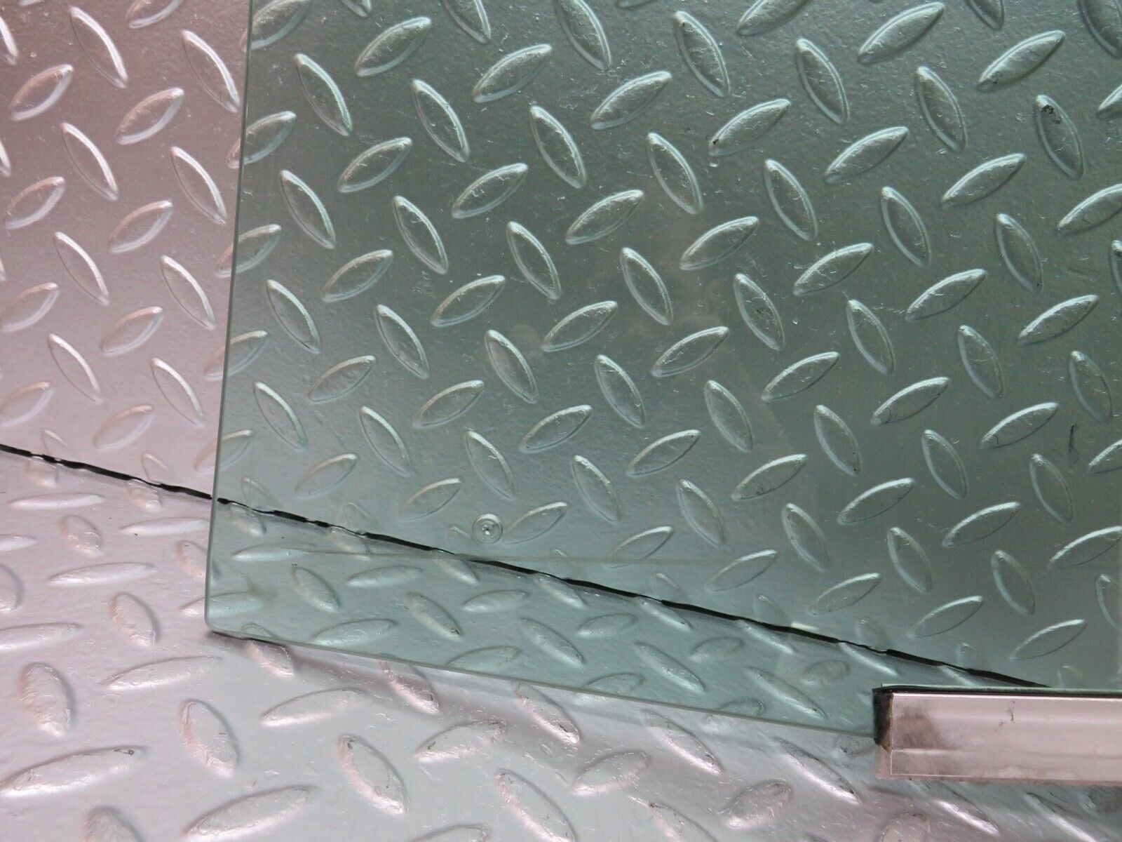 25644 Mercedes-Benz W124 280E Rear Right Door Window Glass