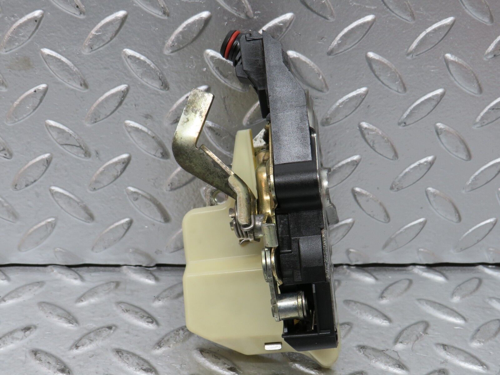 27670 Mercedes-Benz S124 300TE Wagon Rear Right Door Lock Mechanism 1248213251