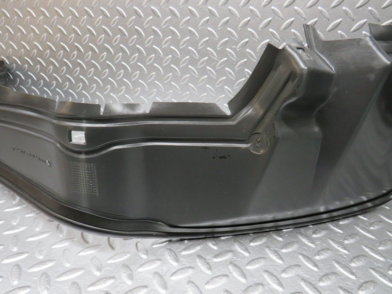 29238 Mercedes-Benz W124 230E Front Left Inner Fender Wing Splash Guard 1248840135