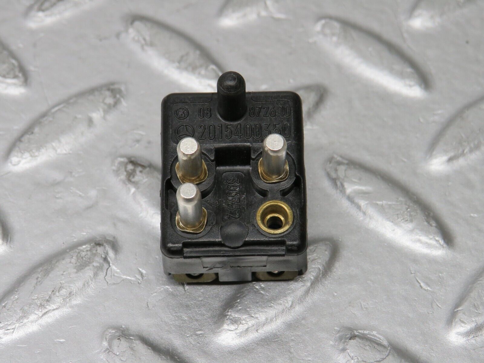 37953 Mercedes-Benz A124 320E Cabriolet Fuse Box Connector 2015400350