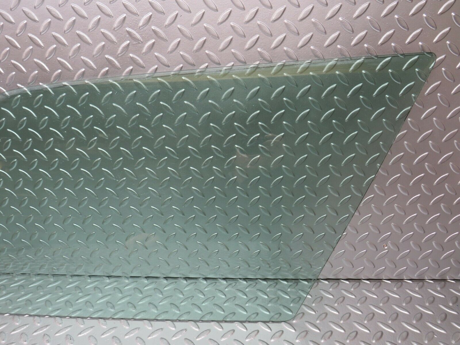 24442 Mercedes-Benz S124 220TE Wagon Quarter Trunk Side Glass