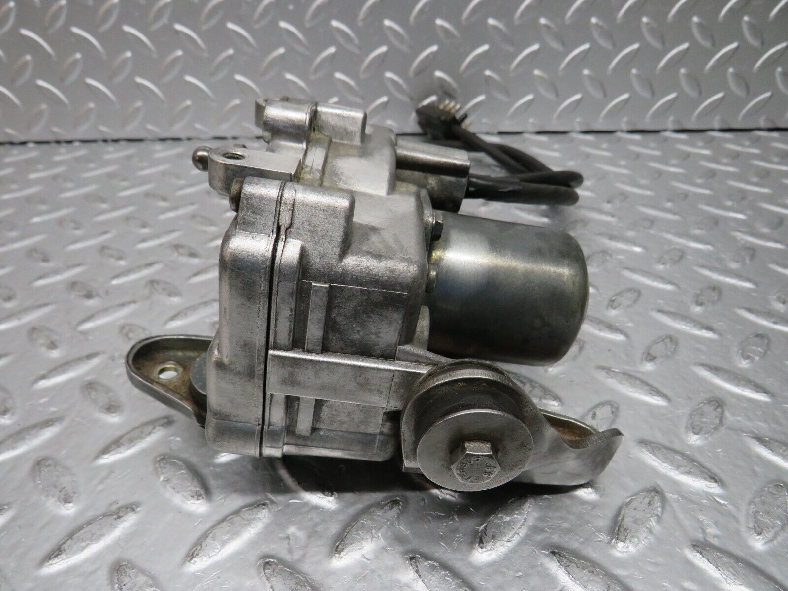 29815 Mercedes-Benz W123 230E Cruise Control Actuator 0015457532