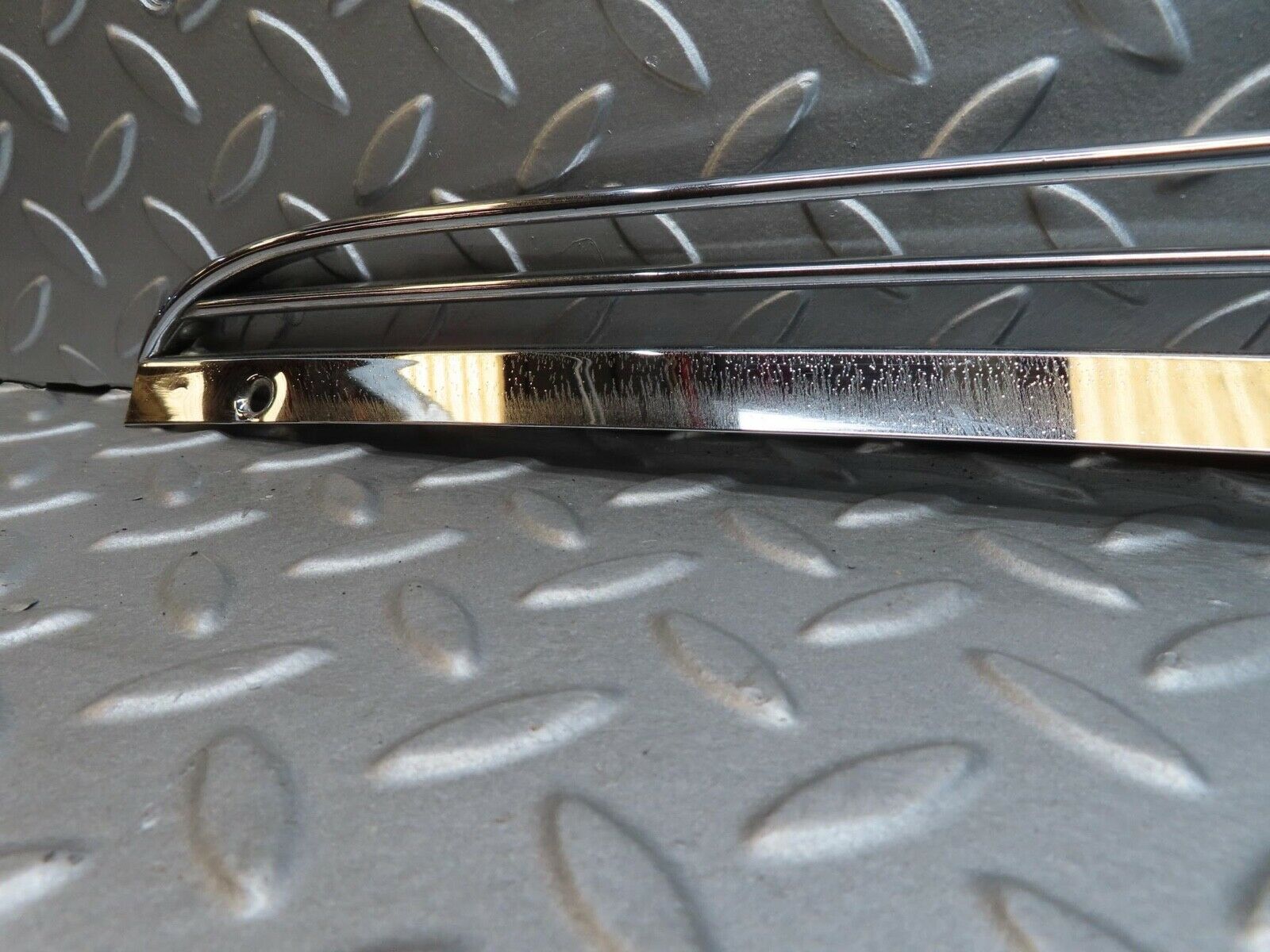 12654 Mercedes-Benz W111 220SE Air Intake Chrome Grill