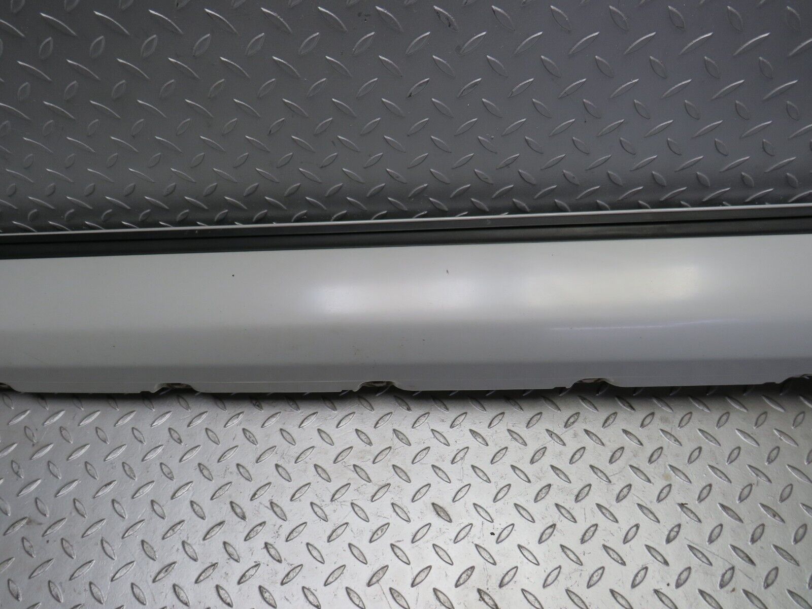 30252 Mercedes-Benz W124 230E Side Skirt Left Side 1246902340