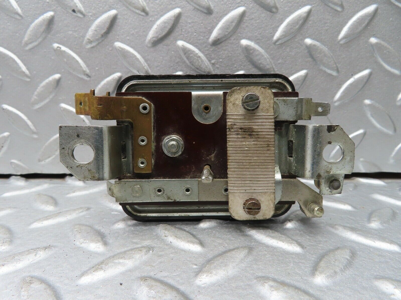 18875 Mercedes-Benz W121 190b Ponton Voltage Regulator Hüco 133503