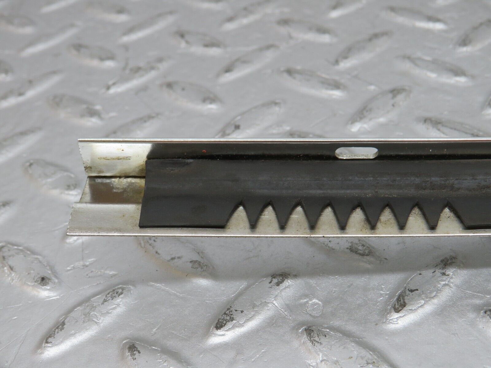 36311 Mercedes-Benz W126 420SE Front Windscreen Top Chrome Frame Trim