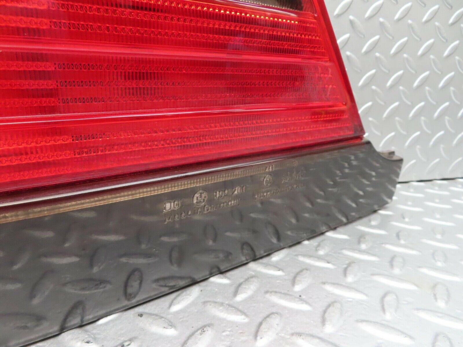 14914 Mercedes-Benz W140 S320 Tail Light Left Side