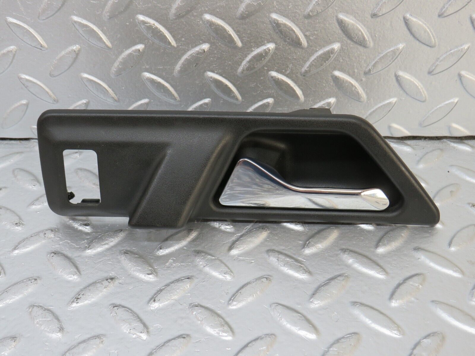 33909 Mercedes-Benz W124 260E Interior Door Handle Rear Left 1247600161