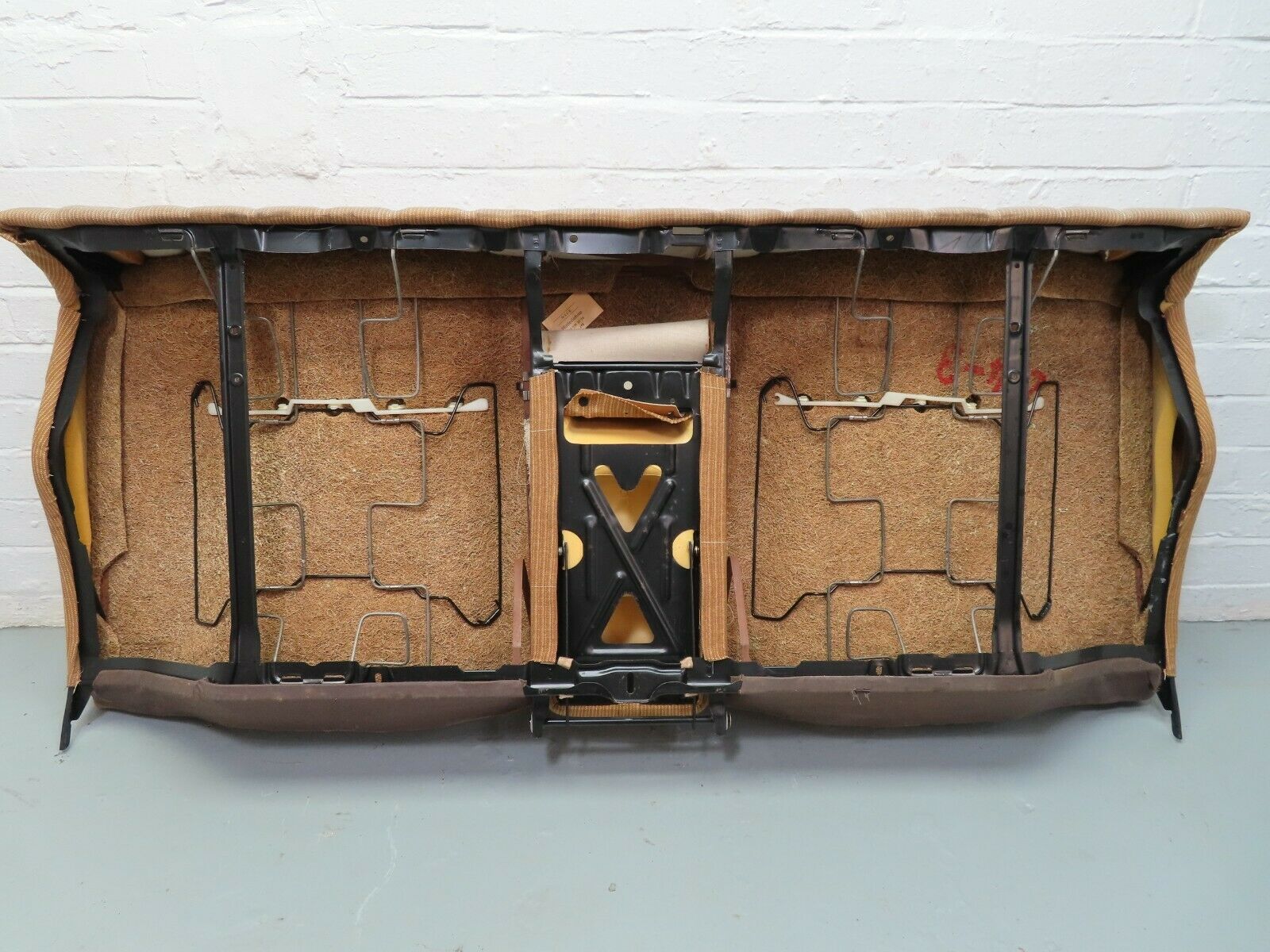 5901 Mercedes-Benz W123 200 Rear Seat