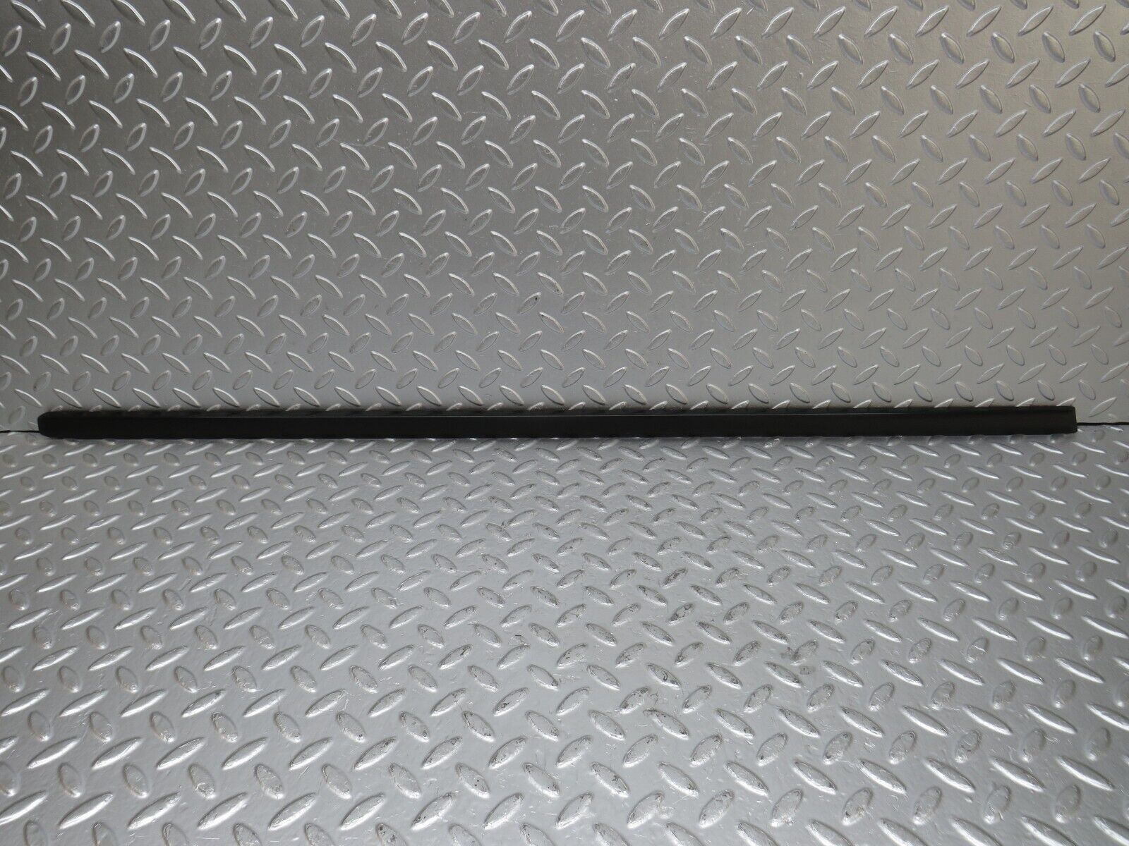 33845 Mercedes-Benz W201 190E 2.0L Front Left Door Centre Moulding Trim