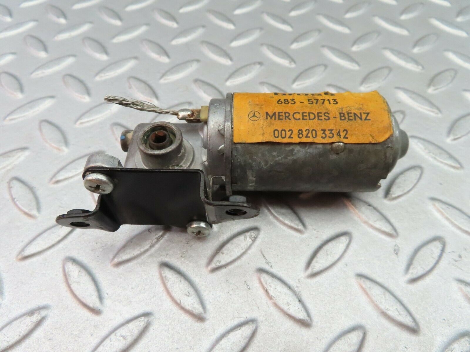 6229 Mercedes-Benz W126 380SE Headrest Adjustment Motor Left Side 0028203342