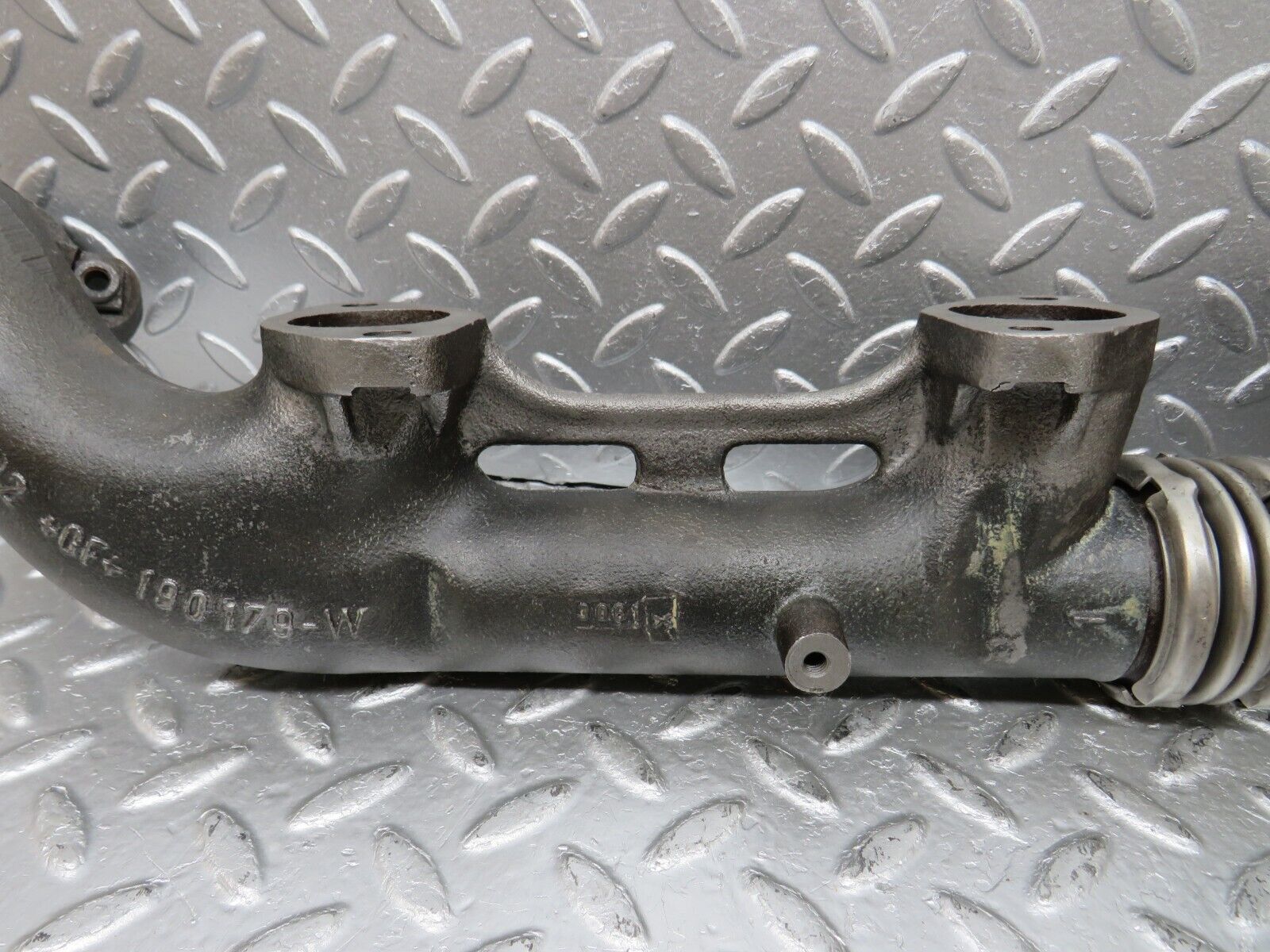 33112 Mercedes-Benz W126 380 V8 Exhaust Manifold Right 1161422402 1161420602