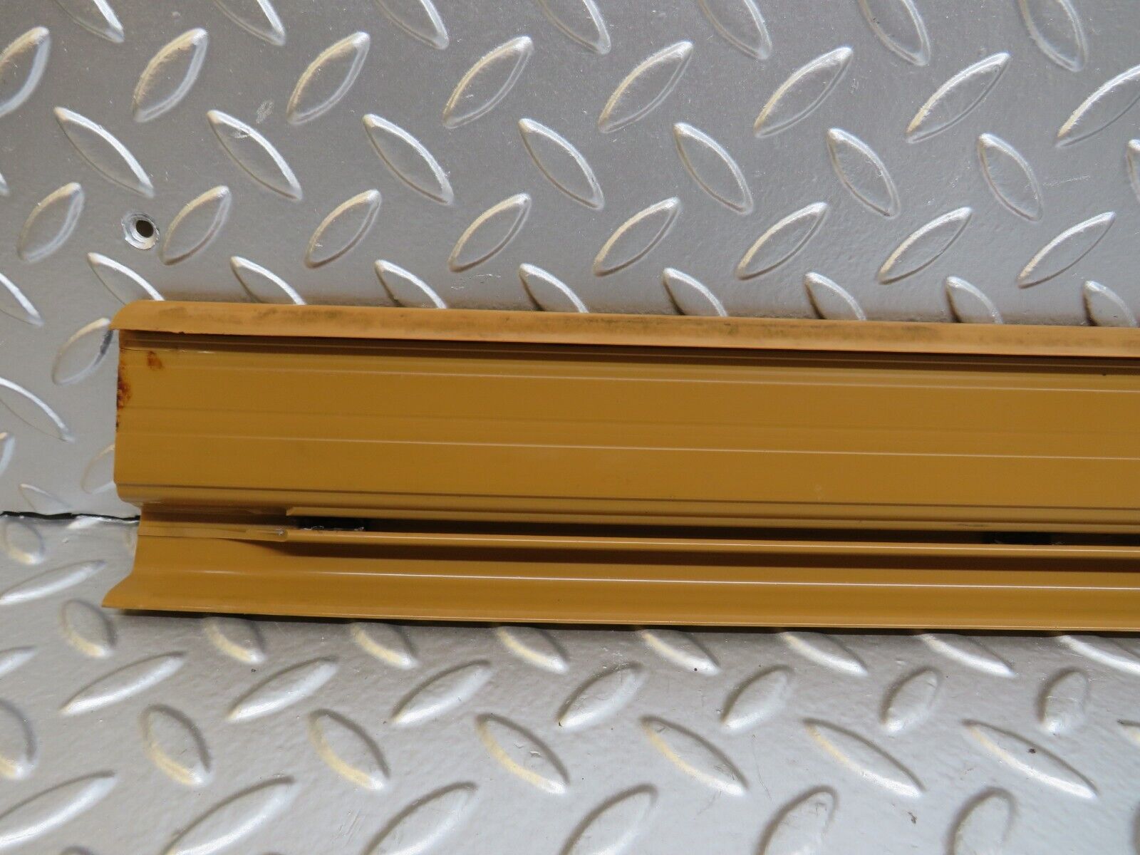 25434 Mercedes-Benz W123 200 Front Right Door Sill