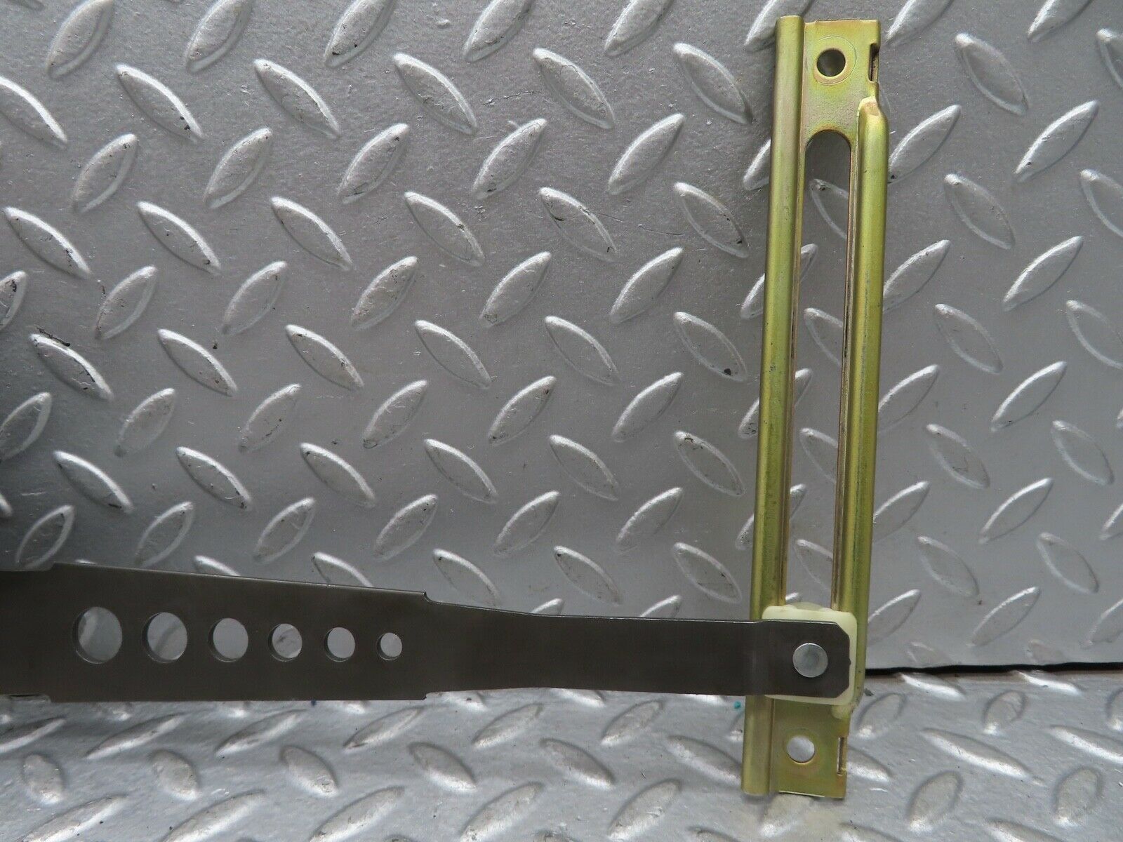 19234 Mercedes-Benz W123 300D Rear Right Manual Window Regulator