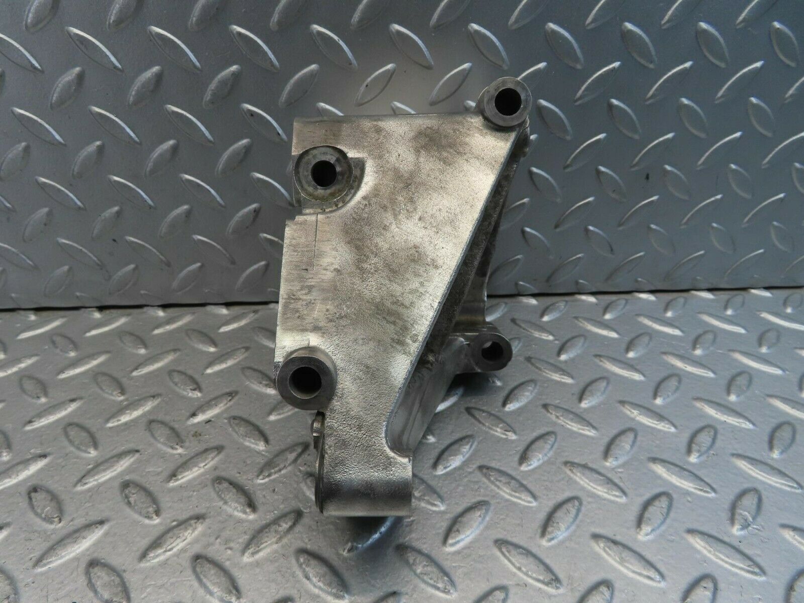 11469 Mercedes-Benz C123 230CE Coupe Power Steering Pump Bracket 1234880341