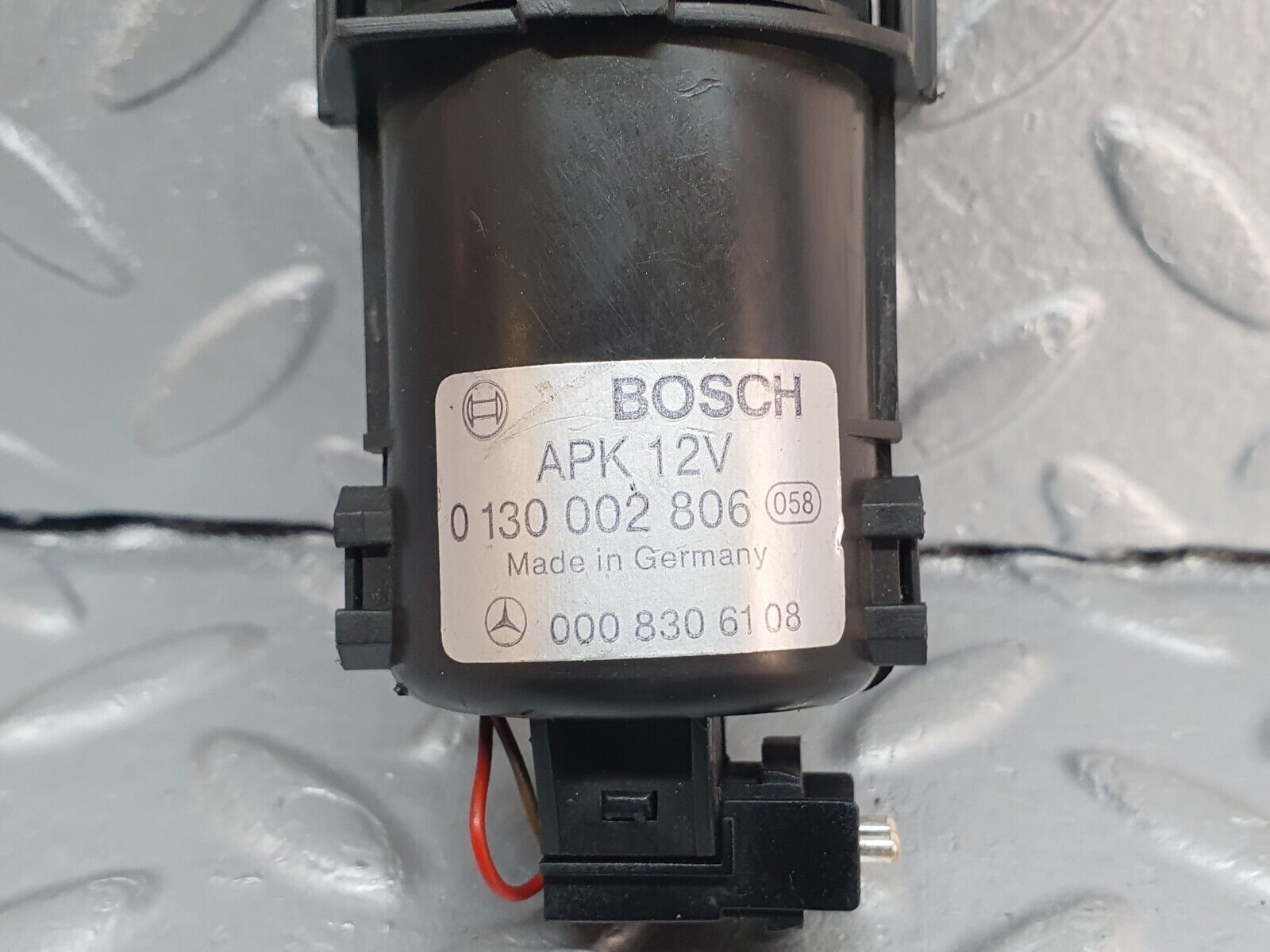 41062 Mercedes-Benz W126 300SE Temperature Sensor 0130002806