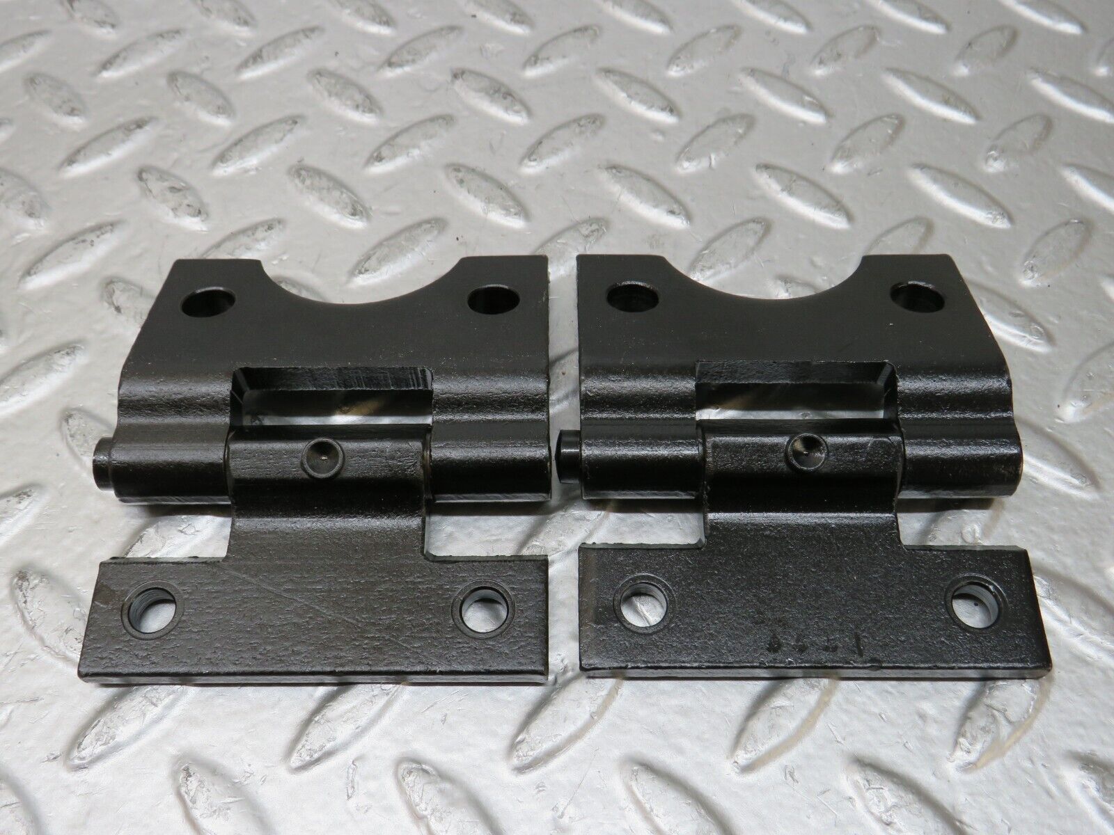 26280 Mercedes-Benz W116 450SE Door Hinge Left Side