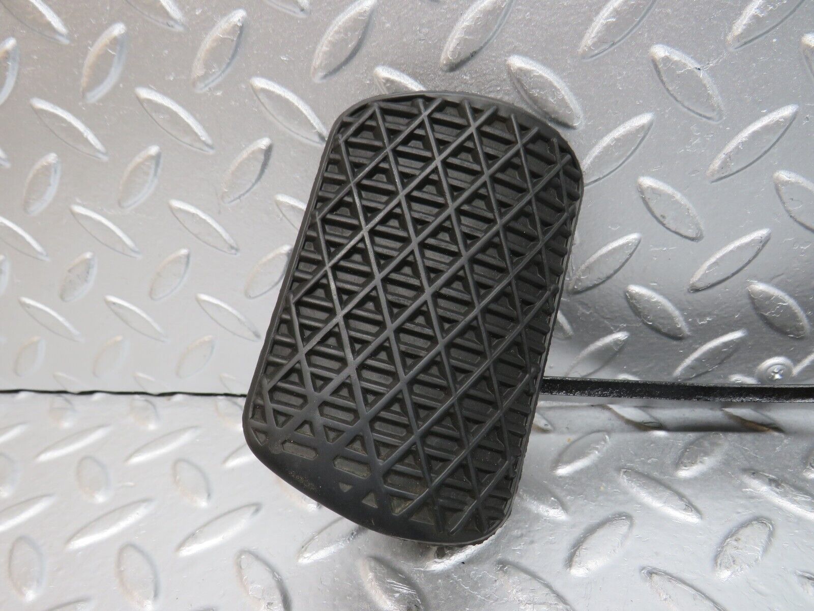 32553 Mercedes-Benz S124 300TE Wagon Brake Pedal With Rubber 1232910082