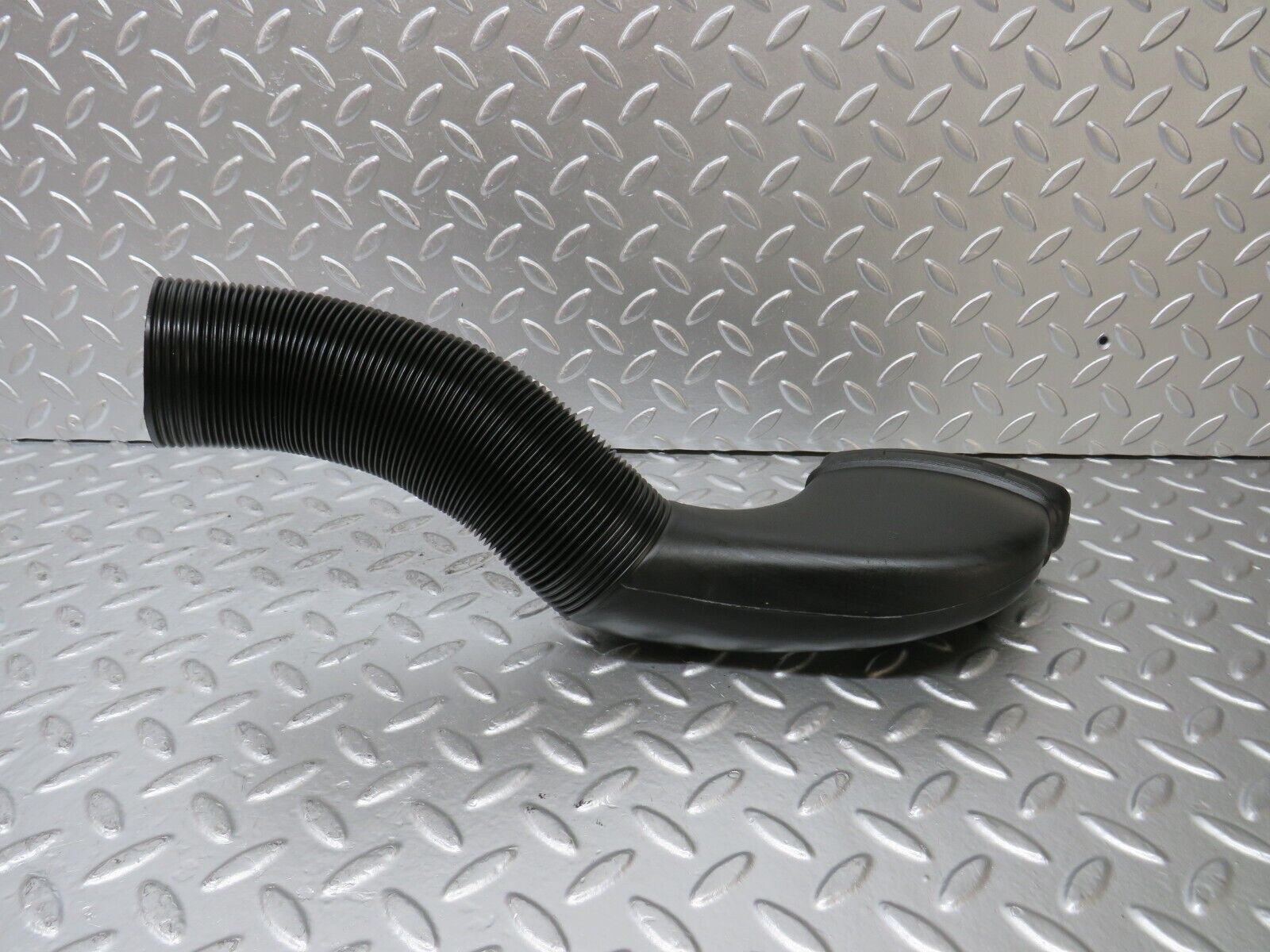 25139 Mercedes-Benz W201 190D Air Duct Heater Ventilation Right 2018311846