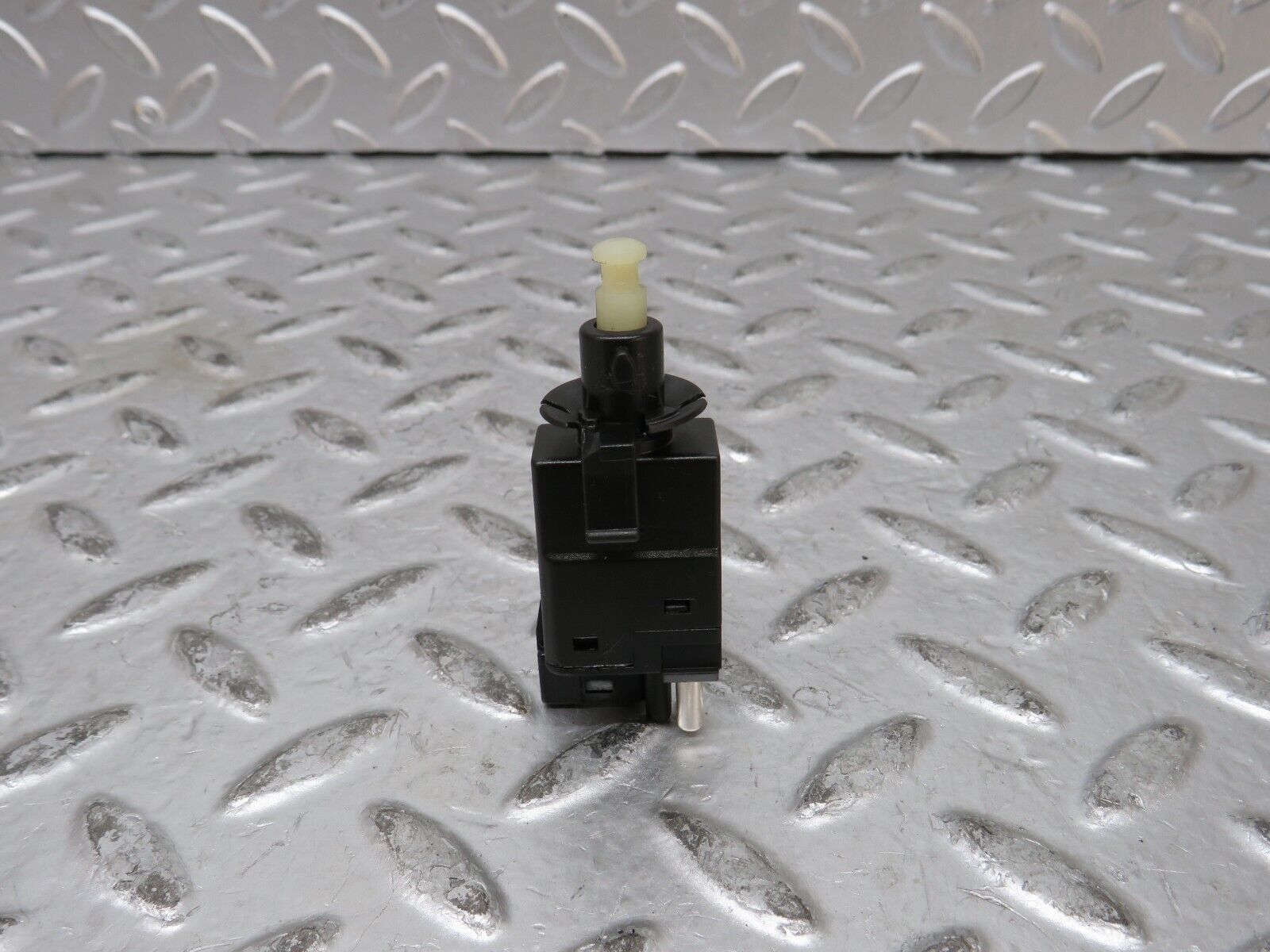 27698 Mercedes-Benz S124 300TE Wagon Brake Light Switch 0005457709