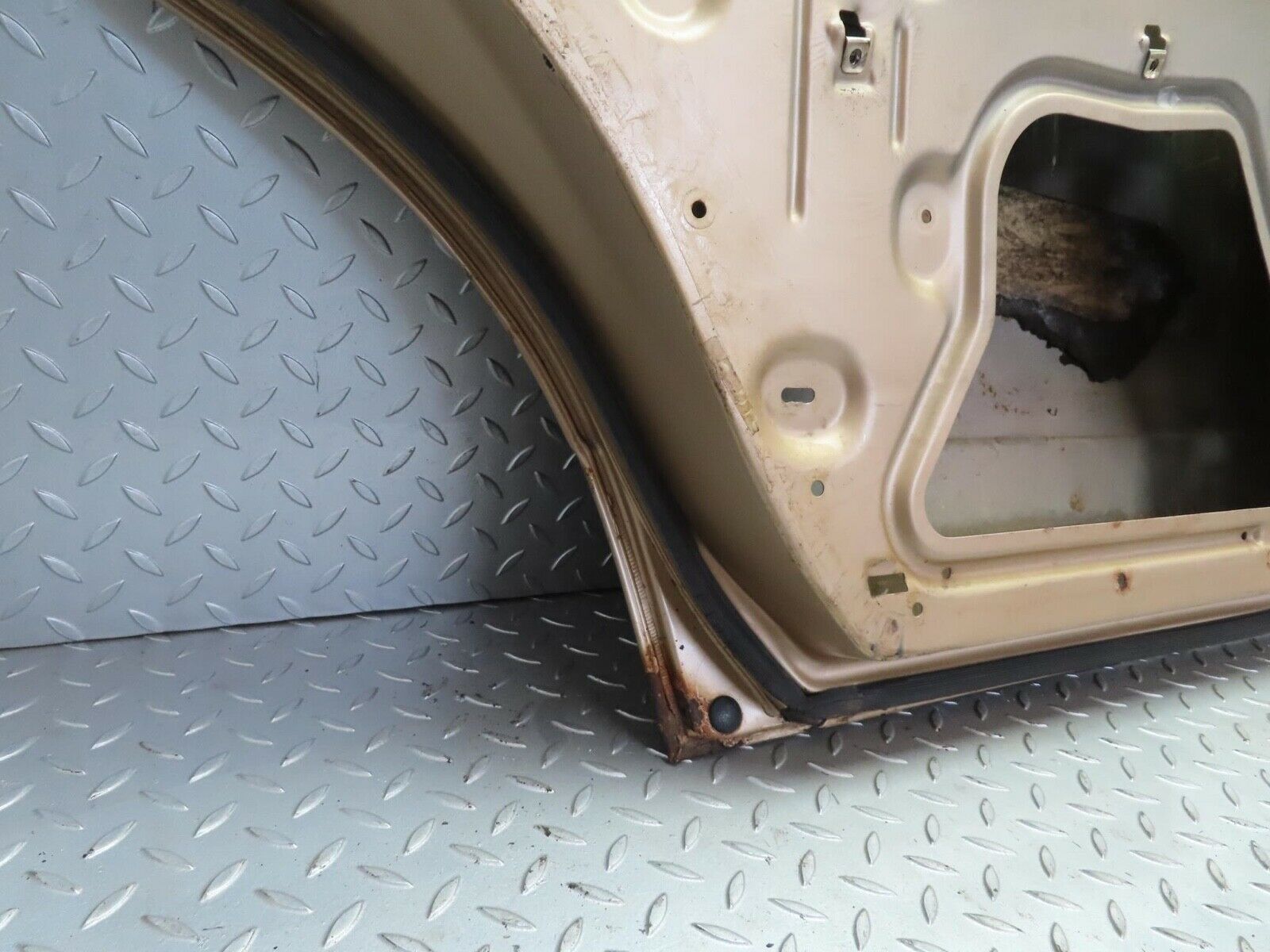 15814 Mercedes-Benz W123 280E Rear Left Door